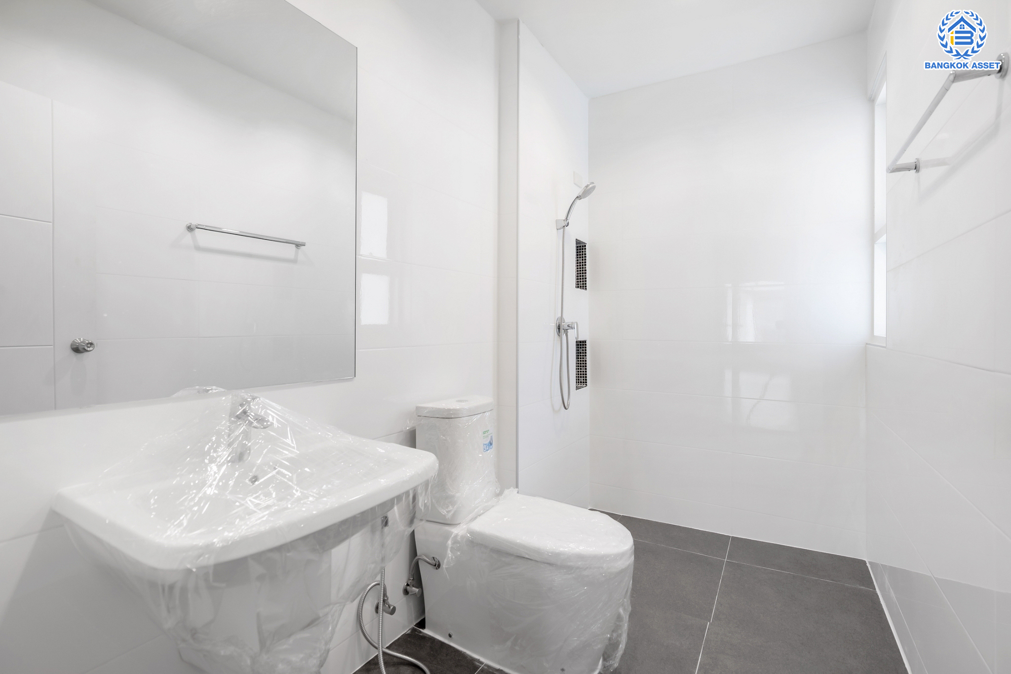 บ้านมือสองตกแต่งใหม่ ม.บางกอกบูเลอวาร์ด ราชพฤกษ์-พระราม5 ดีไซน์สุดหรู เนื้อที่ 69 ตร.ว. บนสังคมคุณภาพ SC Asset* ฟังก์ชันพร้อม 3 ห้องนอน 3 ห้องน้ำ จอดรถได้ 2 คัน บนทำเลติดถนนราชพฤกษ์ ใกล้วงเวียนพระรามห้า ,ทางด่วนศรีรัช และเพียง 10 ถึงรถไฟฟ้า "สถานีบางรักใหญ่"...