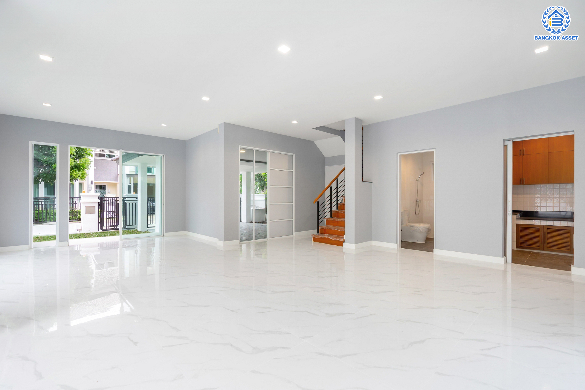 บ้านมือสองตกแต่งใหม่ ม.บางกอกบูเลอวาร์ด ราชพฤกษ์-พระราม5 ดีไซน์สุดหรู เนื้อที่ 69 ตร.ว. บนสังคมคุณภาพ SC Asset* ฟังก์ชันพร้อม 3 ห้องนอน 3 ห้องน้ำ จอดรถได้ 2 คัน บนทำเลติดถนนราชพฤกษ์ ใกล้วงเวียนพระรามห้า ,ทางด่วนศรีรัช และเพียง 10 ถึงรถไฟฟ้า "สถานีบางรักใหญ่"...