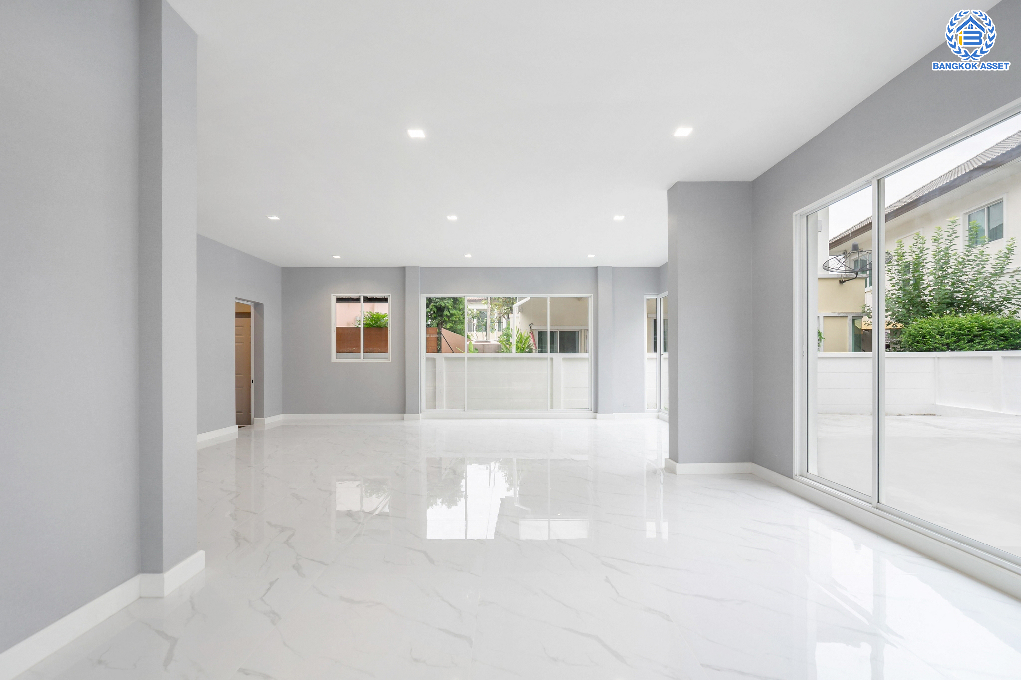 บ้านมือสองตกแต่งใหม่ ม.บางกอกบูเลอวาร์ด ราชพฤกษ์-พระราม5 ดีไซน์สุดหรู เนื้อที่ 69 ตร.ว. บนสังคมคุณภาพ SC Asset* ฟังก์ชันพร้อม 3 ห้องนอน 3 ห้องน้ำ จอดรถได้ 2 คัน บนทำเลติดถนนราชพฤกษ์ ใกล้วงเวียนพระรามห้า ,ทางด่วนศรีรัช และเพียง 10 ถึงรถไฟฟ้า "สถานีบางรักใหญ่"...