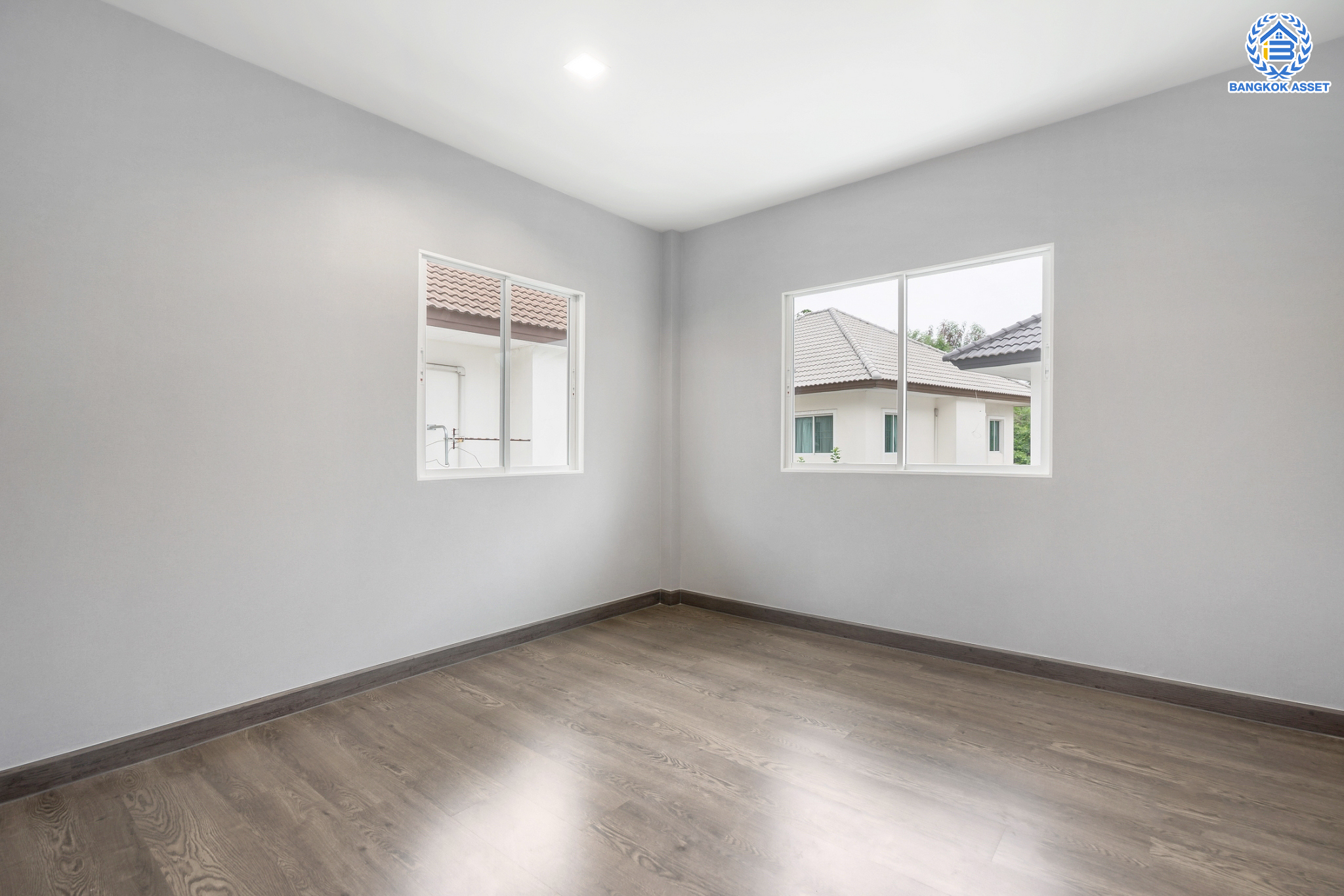 บ้านมือสองตกแต่งใหม่ ม.บางกอกบูเลอวาร์ด ราชพฤกษ์-พระราม5 ดีไซน์สุดหรู เนื้อที่ 69 ตร.ว. บนสังคมคุณภาพ SC Asset* ฟังก์ชันพร้อม 3 ห้องนอน 3 ห้องน้ำ จอดรถได้ 2 คัน บนทำเลติดถนนราชพฤกษ์ ใกล้วงเวียนพระรามห้า ,ทางด่วนศรีรัช และเพียง 10 ถึงรถไฟฟ้า "สถานีบางรักใหญ่"...