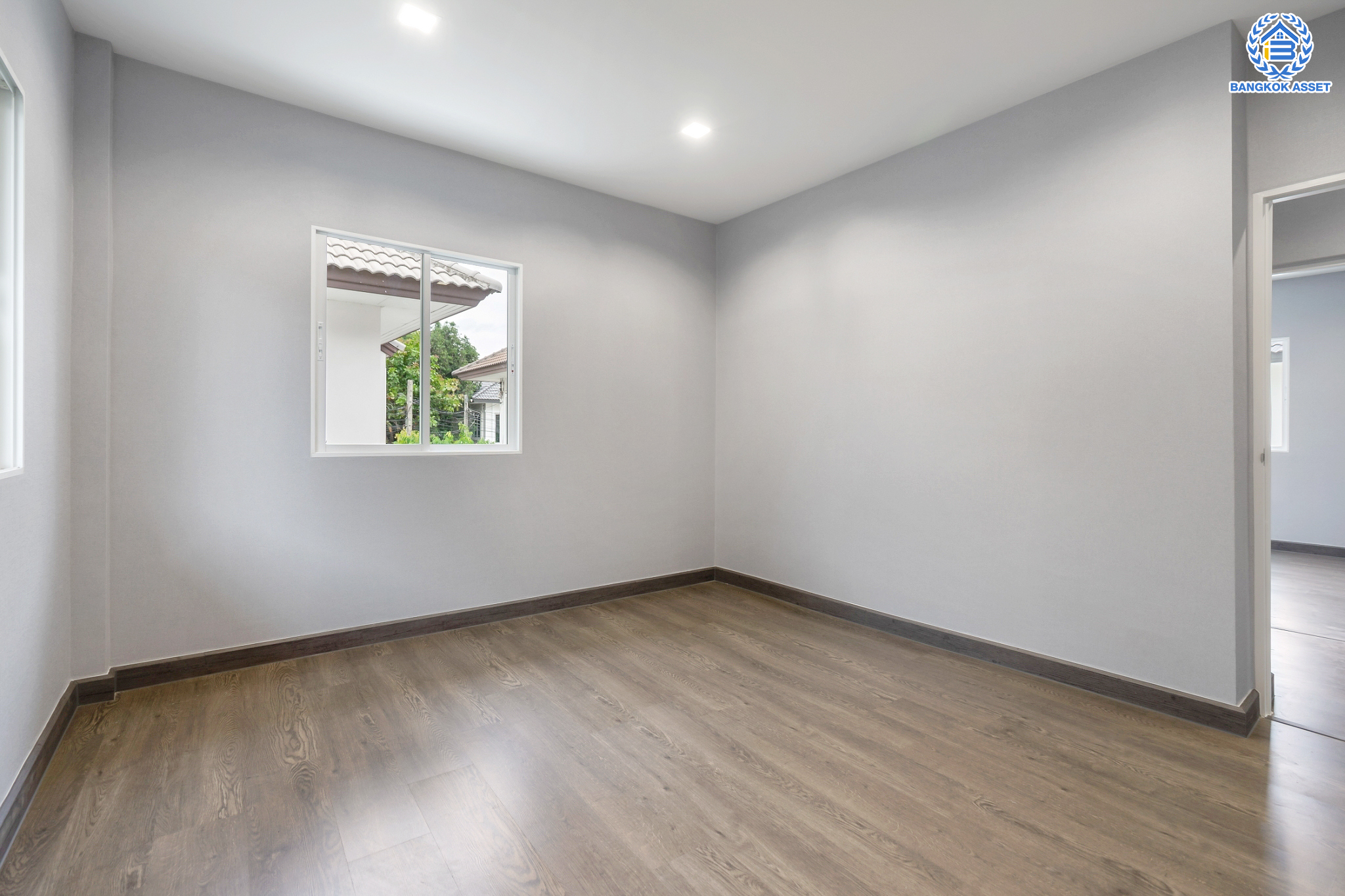 บ้านมือสองตกแต่งใหม่ ม.บางกอกบูเลอวาร์ด ราชพฤกษ์-พระราม5 ดีไซน์สุดหรู เนื้อที่ 69 ตร.ว. บนสังคมคุณภาพ SC Asset* ฟังก์ชันพร้อม 3 ห้องนอน 3 ห้องน้ำ จอดรถได้ 2 คัน บนทำเลติดถนนราชพฤกษ์ ใกล้วงเวียนพระรามห้า ,ทางด่วนศรีรัช และเพียง 10 ถึงรถไฟฟ้า "สถานีบางรักใหญ่"...