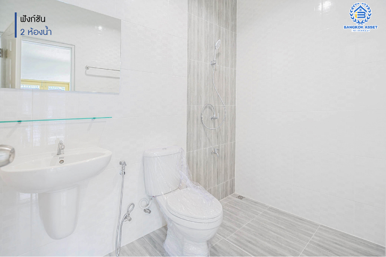 บ้านมือสองตกแต่งใหม่ ม.ดิเอมเมอรัลด์พาร์ค2 บางกรวย-ไทรน้อย เนื้อที่ 17 ตร.ว. ฟังก์ชัน 2 ห้องนอนใหญ่ 2 ห้องน้ำ 1 ที่จอดรถ บนทำเลศักยภาพ เชื่อมสู่ถนนชัยพฤกษ์ เพียง 5 นาที ใกล้เซ็นทรัลเวสต์เกต และรถไฟฟ้าสายสีม่วง "สถานีบางพลู"