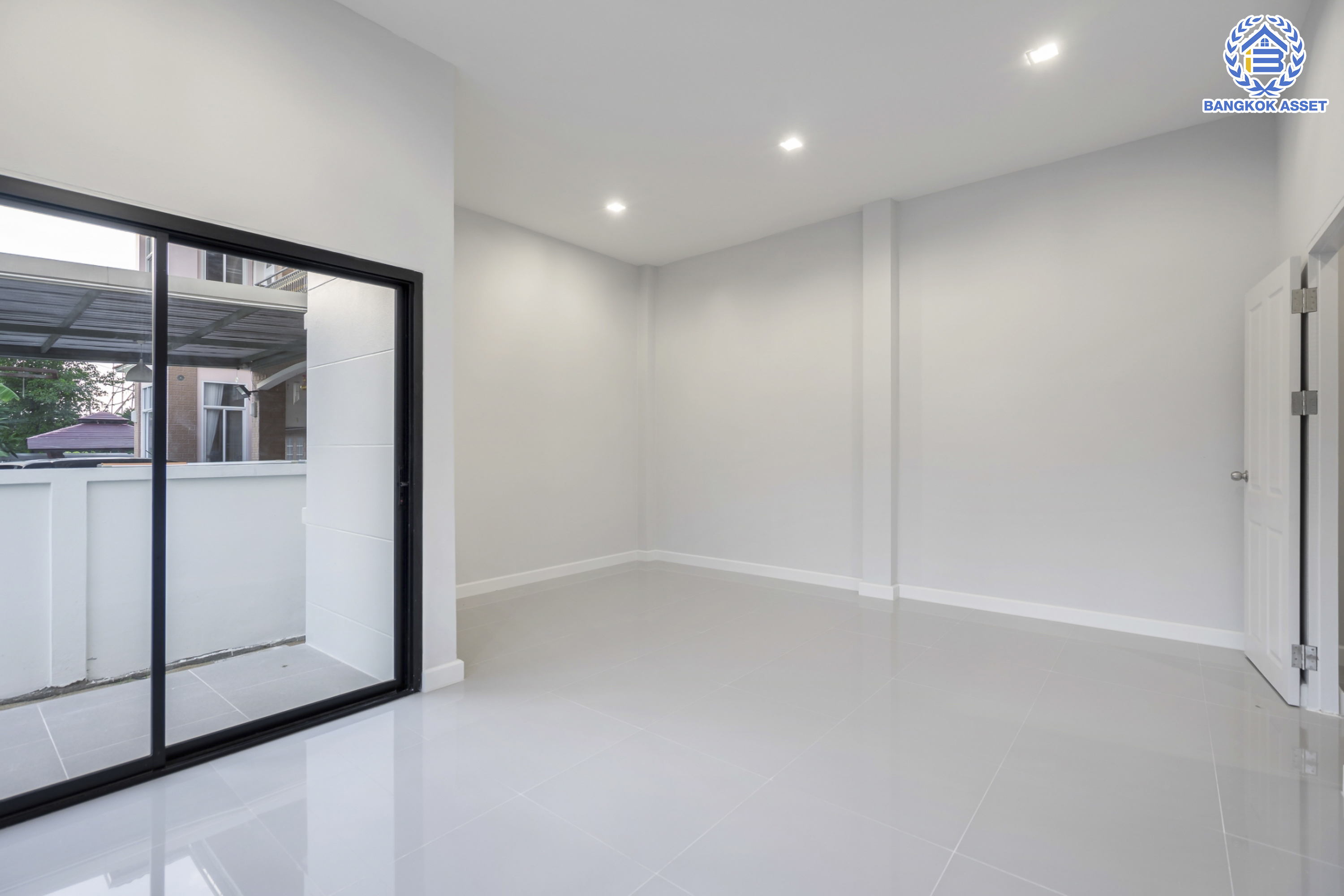 บ้านมือสองตกแต่งใหม่ หลังใหญ่! เนื้อที่ 84 ตร.ว. ม.โชคชัยปัญจทรัพย์44 ปิ่นเกล้า-บรมราชชนนี หลังมุม พื้นที่ใช้สอยมากกว่า 300 ตร.ม. ฟังก์ชันจัดเต็ม 4 ห้องนอน 3 ห้องน้ำ จอดรถได้ 2 คัน ตอบโจทย์ทุกการเดินทาง บนทำเลศักยภาพ ติดถนนบรมราชชนนี เชื่อมต่อทางคู่ขนานลอยฟ้า ใกล้ ม.มหิดล และเซ็นทรัลศาลายา...