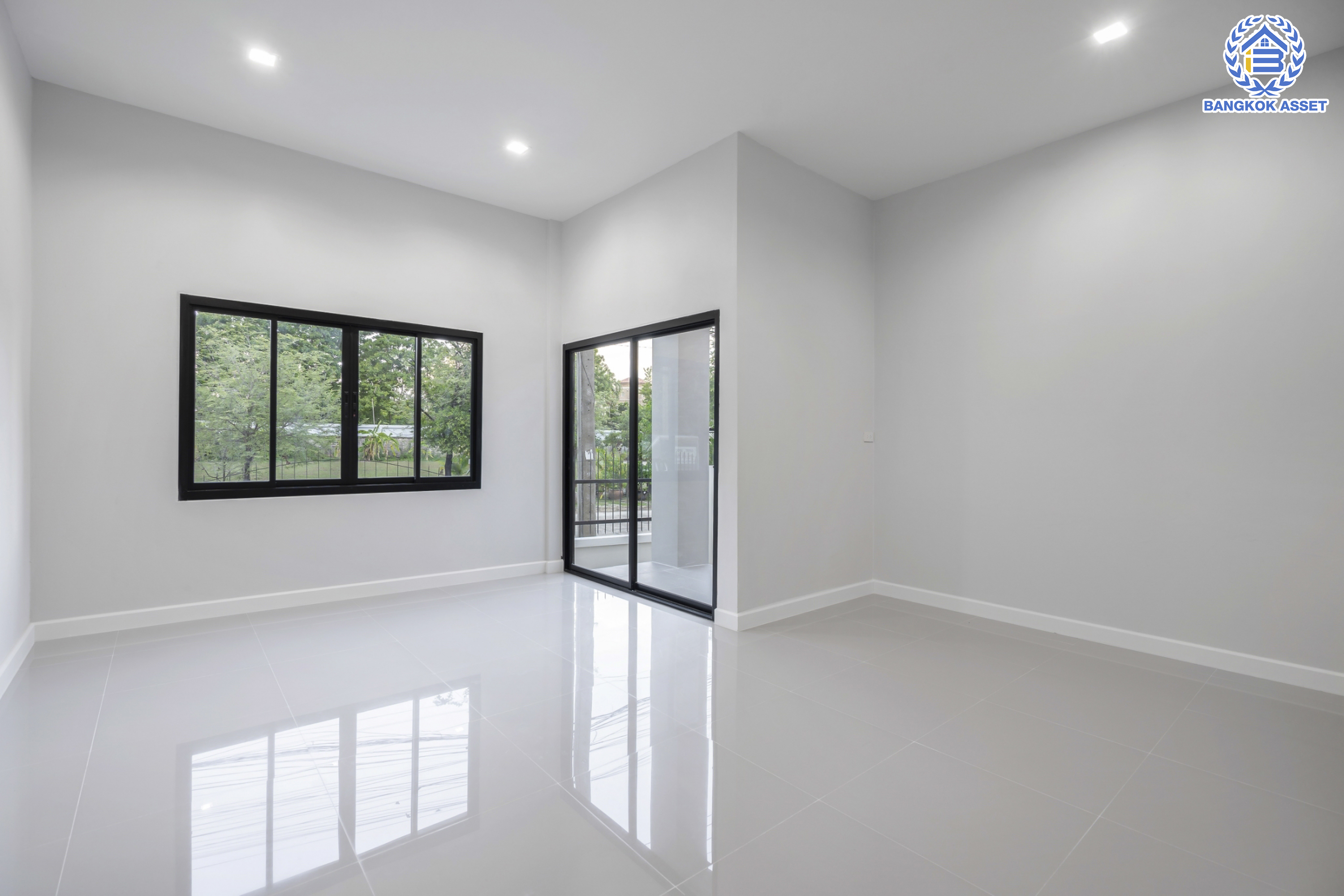 บ้านมือสองตกแต่งใหม่ หลังใหญ่! เนื้อที่ 84 ตร.ว. ม.โชคชัยปัญจทรัพย์44 ปิ่นเกล้า-บรมราชชนนี หลังมุม พื้นที่ใช้สอยมากกว่า 300 ตร.ม. ฟังก์ชันจัดเต็ม 4 ห้องนอน 3 ห้องน้ำ จอดรถได้ 2 คัน ตอบโจทย์ทุกการเดินทาง บนทำเลศักยภาพ ติดถนนบรมราชชนนี เชื่อมต่อทางคู่ขนานลอยฟ้า ใกล้ ม.มหิดล และเซ็นทรัลศาลายา...