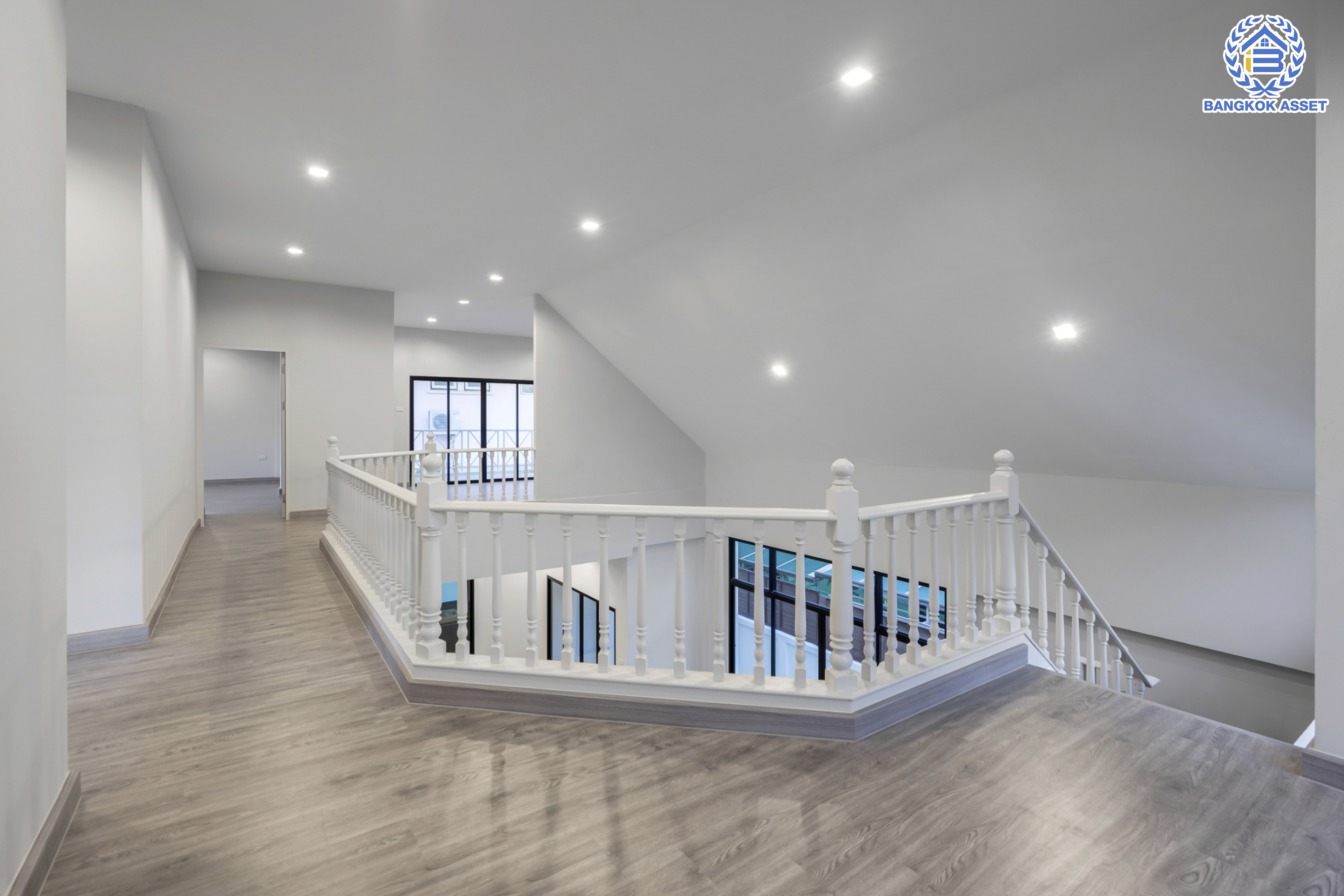 บ้านมือสองตกแต่งใหม่ หลังใหญ่! เนื้อที่ 84 ตร.ว. ม.โชคชัยปัญจทรัพย์44 ปิ่นเกล้า-บรมราชชนนี หลังมุม พื้นที่ใช้สอยมากกว่า 300 ตร.ม. ฟังก์ชันจัดเต็ม 4 ห้องนอน 3 ห้องน้ำ จอดรถได้ 2 คัน ตอบโจทย์ทุกการเดินทาง บนทำเลศักยภาพ ติดถนนบรมราชชนนี เชื่อมต่อทางคู่ขนานลอยฟ้า ใกล้ ม.มหิดล และเซ็นทรัลศาลายา...