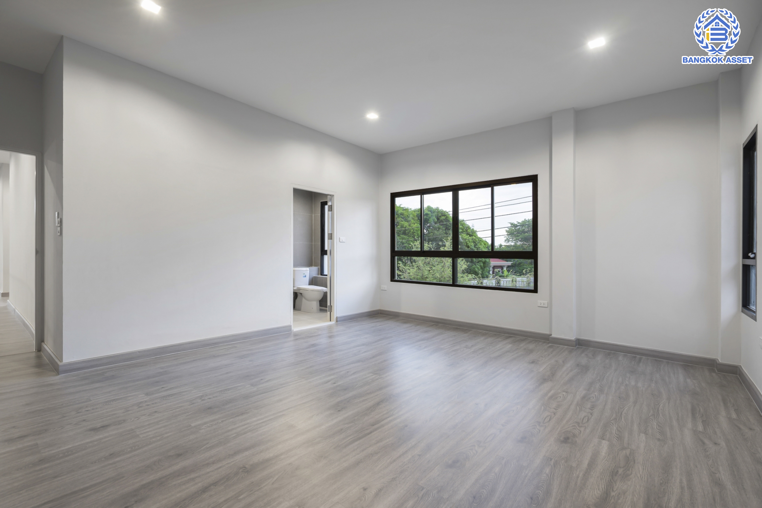 บ้านมือสองตกแต่งใหม่ หลังใหญ่! เนื้อที่ 84 ตร.ว. ม.โชคชัยปัญจทรัพย์44 ปิ่นเกล้า-บรมราชชนนี หลังมุม พื้นที่ใช้สอยมากกว่า 300 ตร.ม. ฟังก์ชันจัดเต็ม 4 ห้องนอน 3 ห้องน้ำ จอดรถได้ 2 คัน ตอบโจทย์ทุกการเดินทาง บนทำเลศักยภาพ ติดถนนบรมราชชนนี เชื่อมต่อทางคู่ขนานลอยฟ้า ใกล้ ม.มหิดล และเซ็นทรัลศาลายา...