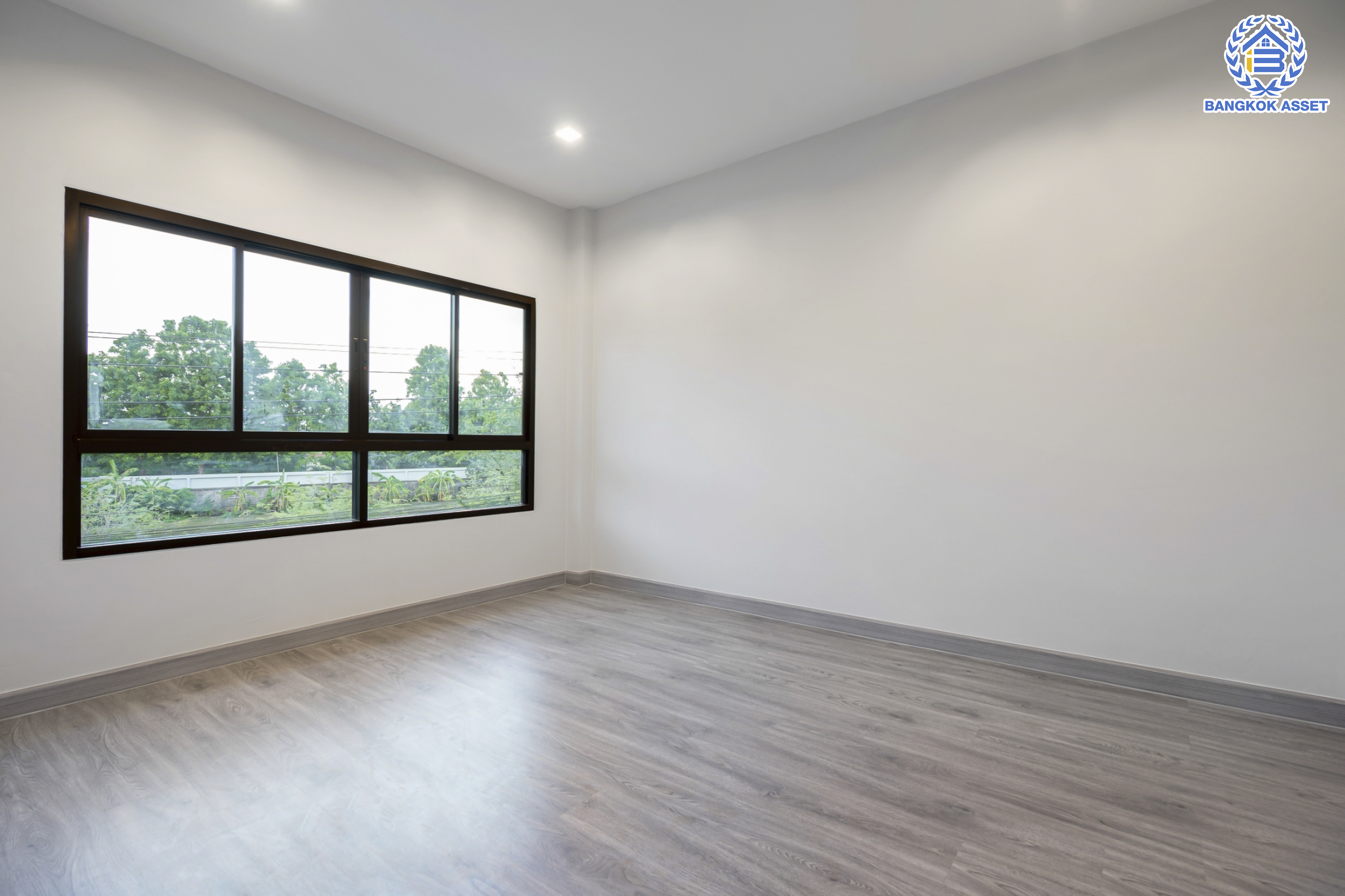 บ้านมือสองตกแต่งใหม่ หลังใหญ่! เนื้อที่ 84 ตร.ว. ม.โชคชัยปัญจทรัพย์44 ปิ่นเกล้า-บรมราชชนนี หลังมุม พื้นที่ใช้สอยมากกว่า 300 ตร.ม. ฟังก์ชันจัดเต็ม 4 ห้องนอน 3 ห้องน้ำ จอดรถได้ 2 คัน ตอบโจทย์ทุกการเดินทาง บนทำเลศักยภาพ ติดถนนบรมราชชนนี เชื่อมต่อทางคู่ขนานลอยฟ้า ใกล้ ม.มหิดล และเซ็นทรัลศาลายา...