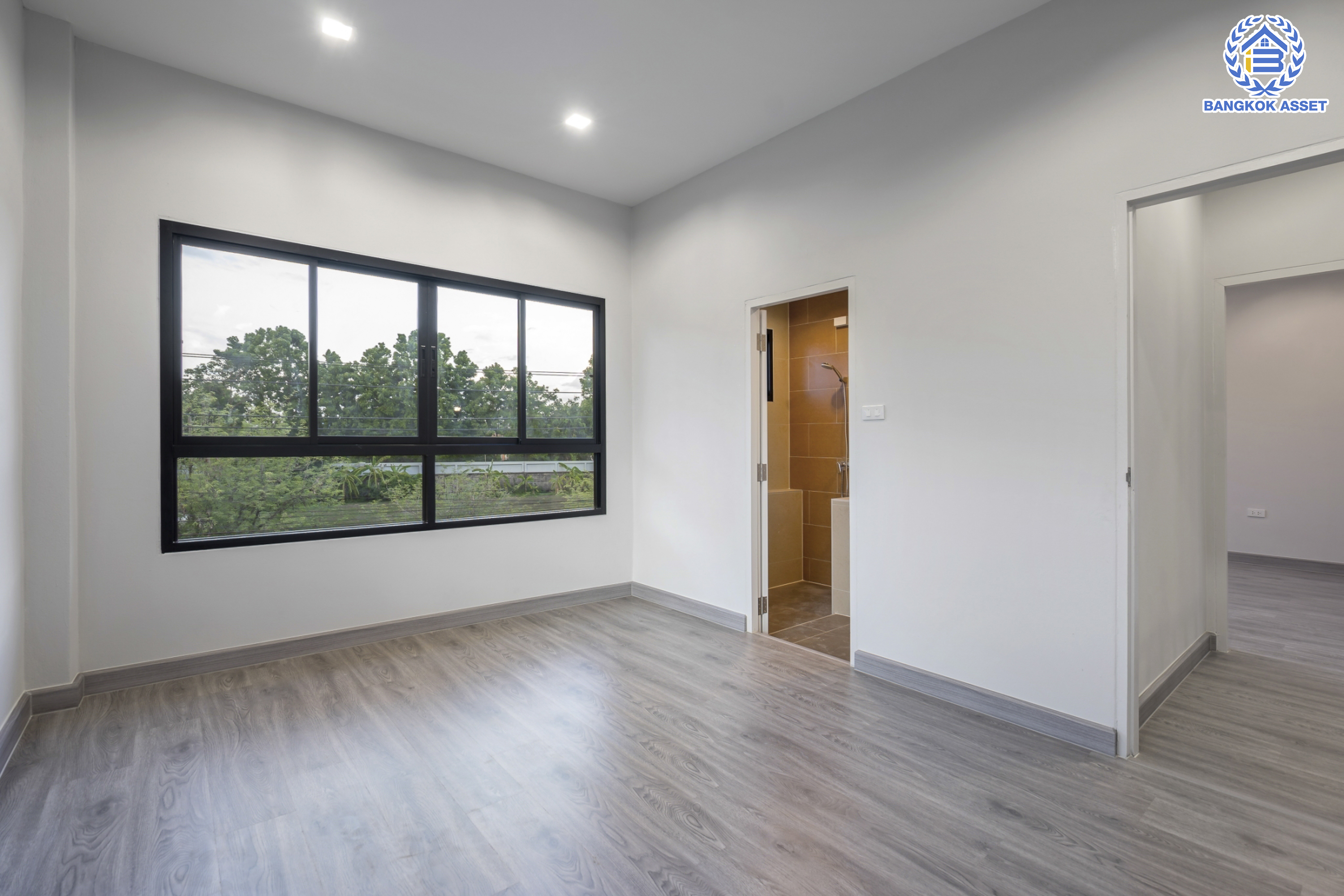 บ้านมือสองตกแต่งใหม่ หลังใหญ่! เนื้อที่ 84 ตร.ว. ม.โชคชัยปัญจทรัพย์44 ปิ่นเกล้า-บรมราชชนนี หลังมุม พื้นที่ใช้สอยมากกว่า 300 ตร.ม. ฟังก์ชันจัดเต็ม 4 ห้องนอน 3 ห้องน้ำ จอดรถได้ 2 คัน ตอบโจทย์ทุกการเดินทาง บนทำเลศักยภาพ ติดถนนบรมราชชนนี เชื่อมต่อทางคู่ขนานลอยฟ้า ใกล้ ม.มหิดล และเซ็นทรัลศาลายา...