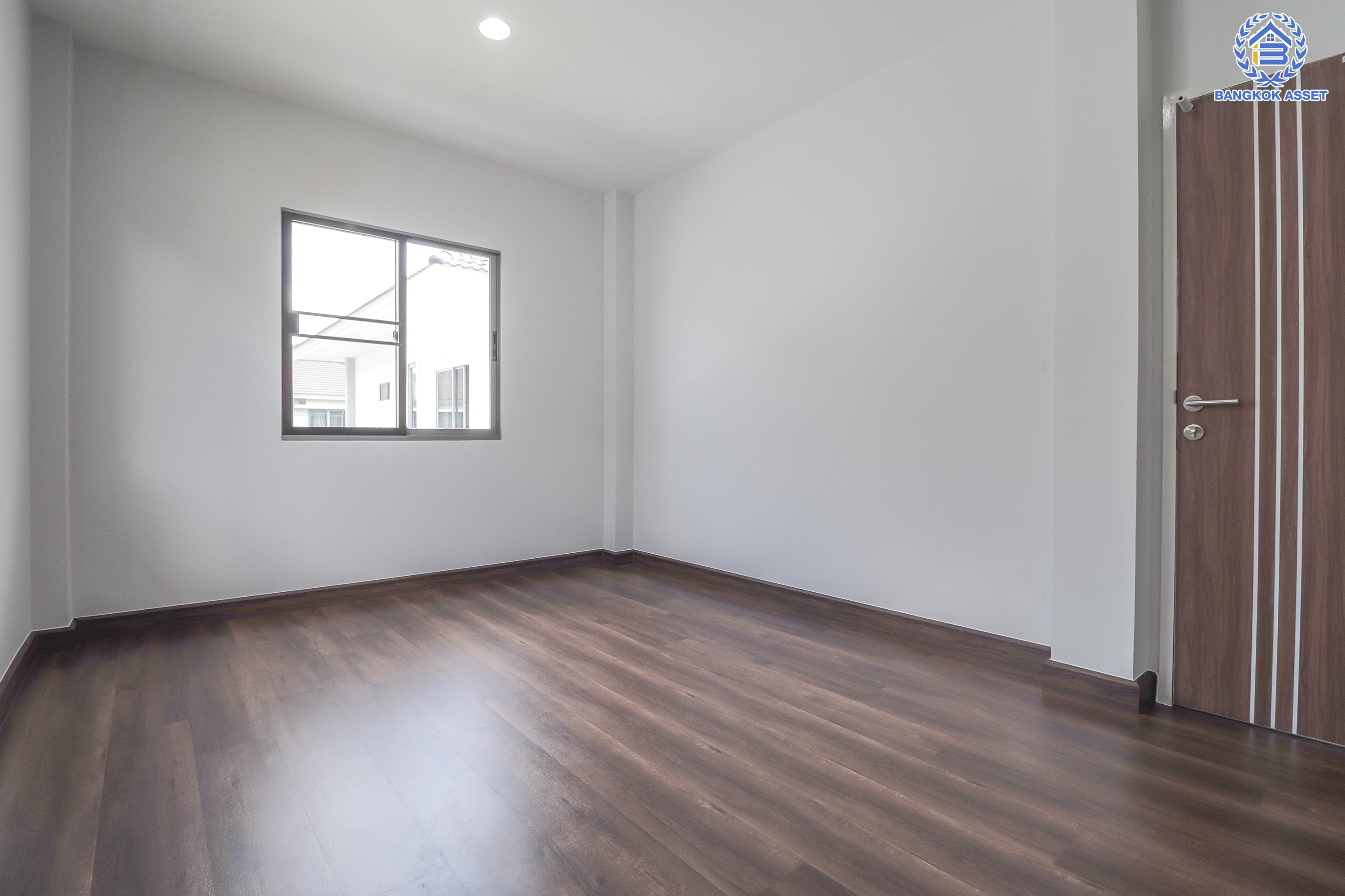 บ้านมือสองตกแต่งใหม่ ม.เพอร์เฟคเพลส แจ้งวัฒนะ-ปากเกร็ด เนื้อที่ 50.3 ตร.ว. ฟังก์ชัน 4 ห้องนอน 3 ห้องน้ำ จอดรถได้ 2 คัน รองรับทุกการอยู่อาศัย บนทำเลศักยภาพ ใกล้เซ็นทรัลแจ้งวัฒนะ รถไฟฟ้าสายสีชมพู "สถานีแยกปากเกร็ด" และเชื่อมสู่แจ้งวัฒนะและทางด่วน เพียง 5 นาที...