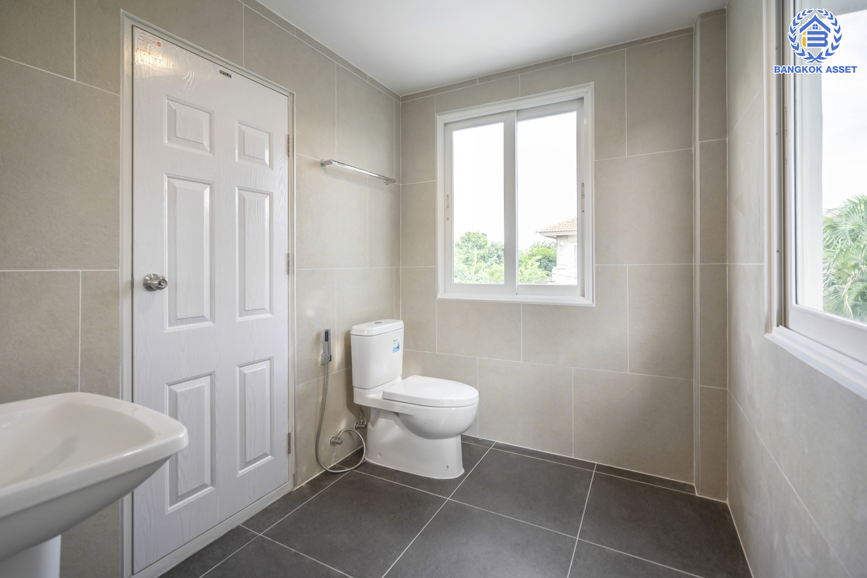 บ้านมือสองตกแต่งใหม่ ม.คาซ่าวิลล์ ราชพฤกษ์-รัตนาธิเบศร์1 (Q.House) หลังมุม ดีไซน์ Modern เนื้อที่ 66 ตร.ว. ฟังก์ชัน 3 ห้องนอน 3 ห้องน้ำ จอดรถได้ถึง 4 คัน บนทำเลศักยภาพ ติดถนนราชพฤกษ์ ใกล้เซ็นทรัลเวสต์เกต และรถไฟฟ้า "สถานีบางรักน้อยท่าอิฐ"...