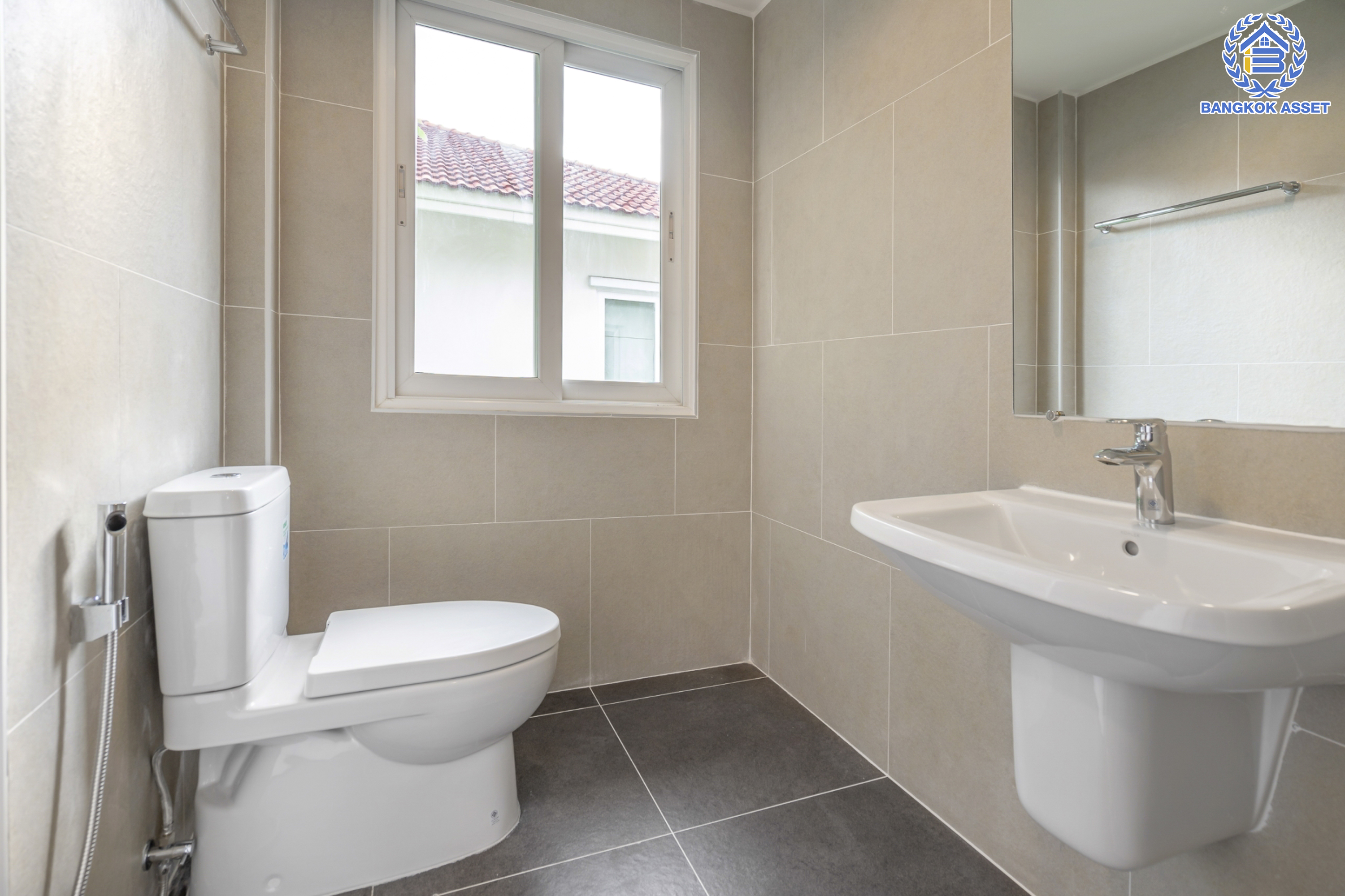 บ้านมือสองตกแต่งใหม่ ม.คาซ่าวิลล์ ราชพฤกษ์-รัตนาธิเบศร์1 (Q.House) หลังมุม ดีไซน์ Modern เนื้อที่ 66 ตร.ว. ฟังก์ชัน 3 ห้องนอน 3 ห้องน้ำ จอดรถได้ถึง 4 คัน บนทำเลศักยภาพ ติดถนนราชพฤกษ์ ใกล้เซ็นทรัลเวสต์เกต และรถไฟฟ้า "สถานีบางรักน้อยท่าอิฐ"...