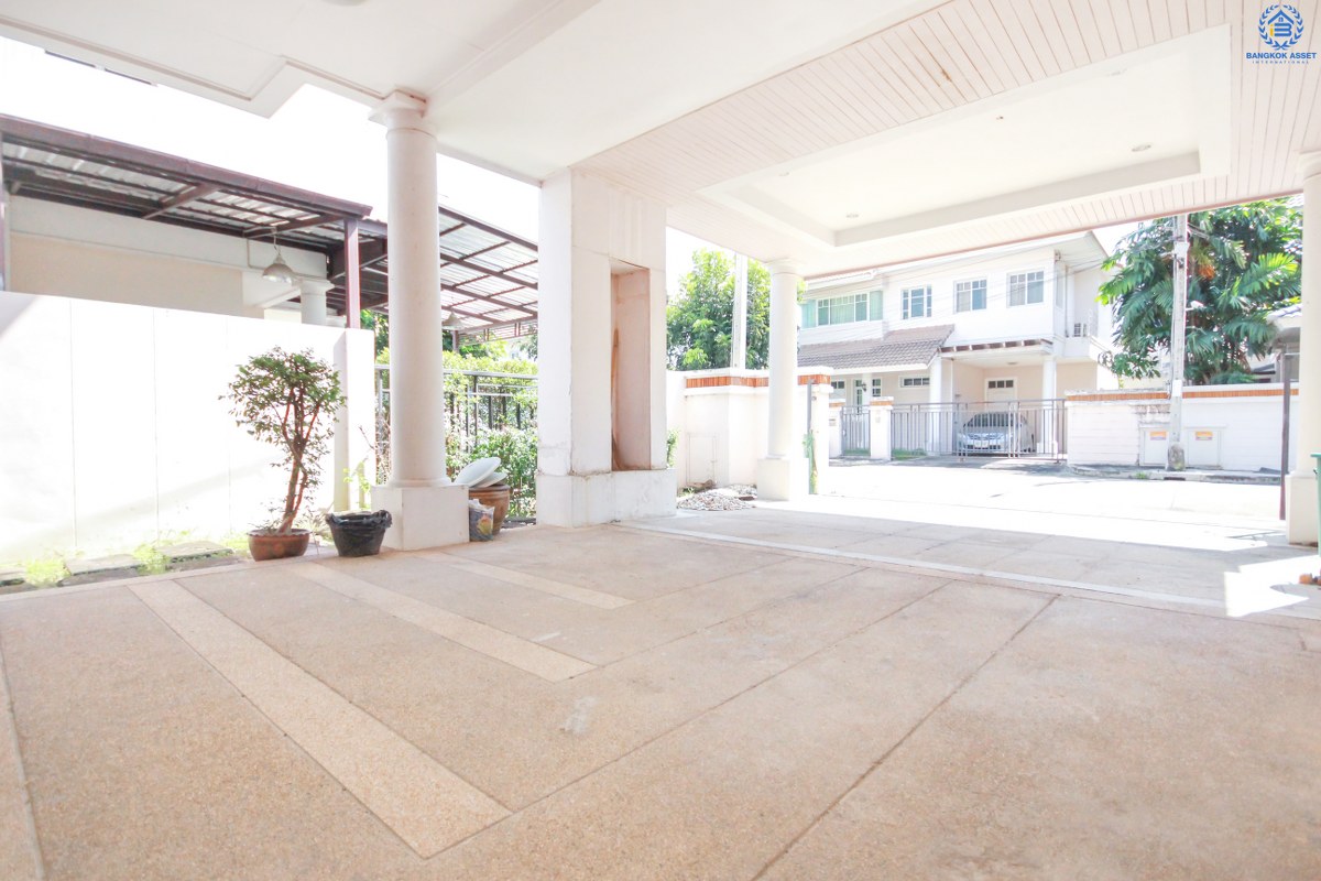 บ้านเดี่ยวมือสองนนทบุรี หลังมุม! โครงการ บางกอกบูเลอวาร์ด ราชพฤกษ์-พระราม5 (ใกล้วงเวียนพระราม5) ภายในตกแต่งหรู เนื้อที่กว้างขวางถึง 113.6 ตร.ว. จอดรถได้ 2 คัน พร้อมเฟอร์นิเจอร์บิ้วอินท์ทั้งหลัง!! บนทำเลเปี่ยมศักยภาพ หน้าโครงการติดถนนราชพฤกษ์ ภายในโครงการหรูหรามาก  เชื่อมสู่หลายเส้นทางได้อย่างรวดเร็ว ใกล้ The Walk ,The Crystal SB และอื่นๆอีกมากมาย