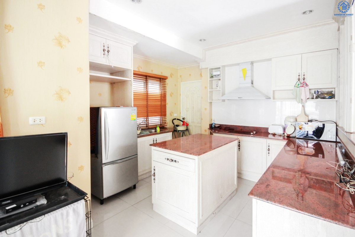 บ้านเดี่ยวมือสองนนทบุรี หลังมุม! โครงการ บางกอกบูเลอวาร์ด ราชพฤกษ์-พระราม5 (ใกล้วงเวียนพระราม5) ภายในตกแต่งหรู เนื้อที่กว้างขวางถึง 113.6 ตร.ว. จอดรถได้ 2 คัน พร้อมเฟอร์นิเจอร์บิ้วอินท์ทั้งหลัง!! บนทำเลเปี่ยมศักยภาพ หน้าโครงการติดถนนราชพฤกษ์ ภายในโครงการหรูหรามาก  เชื่อมสู่หลายเส้นทางได้อย่างรวดเร็ว ใกล้ The Walk ,The Crystal SB และอื่นๆอีกมากมาย