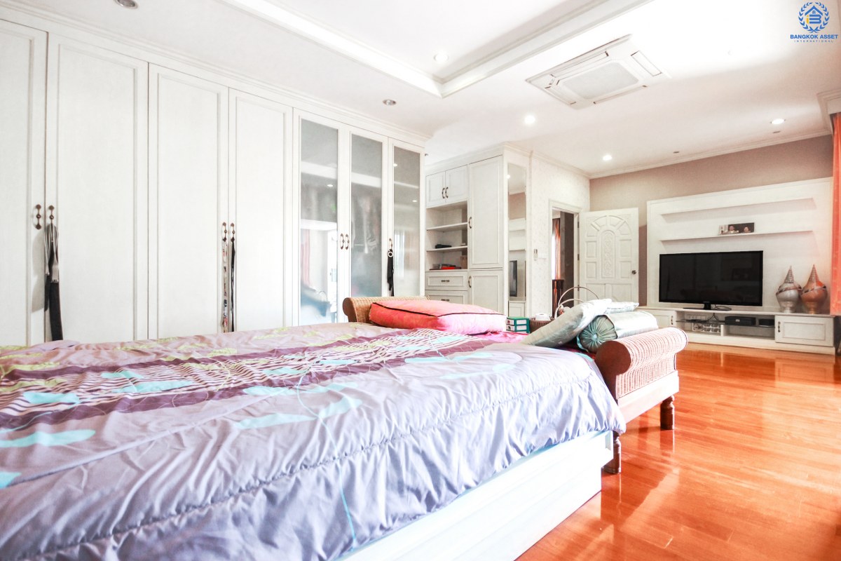 บ้านเดี่ยวมือสองนนทบุรี หลังมุม! โครงการ บางกอกบูเลอวาร์ด ราชพฤกษ์-พระราม5 (ใกล้วงเวียนพระราม5) ภายในตกแต่งหรู เนื้อที่กว้างขวางถึง 113.6 ตร.ว. จอดรถได้ 2 คัน พร้อมเฟอร์นิเจอร์บิ้วอินท์ทั้งหลัง!! บนทำเลเปี่ยมศักยภาพ หน้าโครงการติดถนนราชพฤกษ์ ภายในโครงการหรูหรามาก  เชื่อมสู่หลายเส้นทางได้อย่างรวดเร็ว ใกล้ The Walk ,The Crystal SB และอื่นๆอีกมากมาย