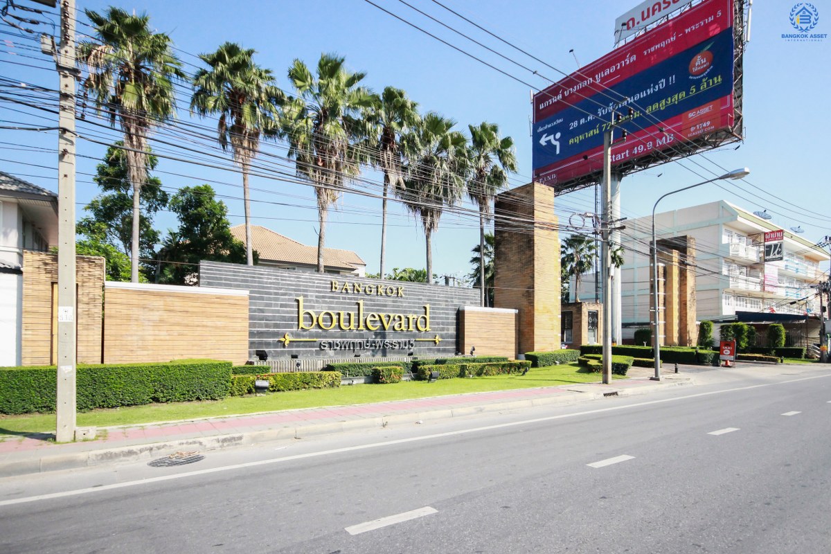 บ้านเดี่ยวมือสองนนทบุรี หลังมุม! โครงการ บางกอกบูเลอวาร์ด ราชพฤกษ์-พระราม5 (ใกล้วงเวียนพระราม5) ภายในตกแต่งหรู เนื้อที่กว้างขวางถึง 113.6 ตร.ว. จอดรถได้ 2 คัน พร้อมเฟอร์นิเจอร์บิ้วอินท์ทั้งหลัง!! บนทำเลเปี่ยมศักยภาพ หน้าโครงการติดถนนราชพฤกษ์ ภายในโครงการหรูหรามาก  เชื่อมสู่หลายเส้นทางได้อย่างรวดเร็ว ใกล้ The Walk ,The Crystal SB และอื่นๆอีกมากมาย