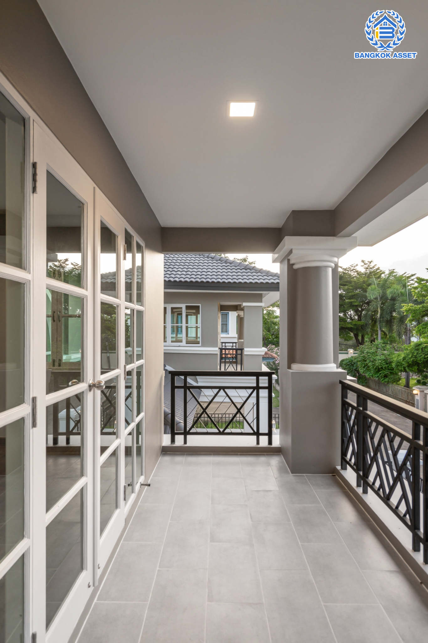 คฤหาสน์มือสองตกแต่งใหม่ ม.ลดาวัลย์ เลคโคโลเนียล กาญจนาภิเษก-พระราม2 ตกแต่งสุด Luxury เนื้อที่ 120 ตร.ว. โครงการบรรยากาศ Private โซนใกล้ส่วนกลาง ฟังก์ชันจัดเต็ม 5 ห้องนอน 5 ห้องน้ำ 1 ห้องอเนกประสงค์ 1 ห้องแม่บ้าน จอดรถได้ถึง 4 คัน บนพื้นที่ใช้สอยกว่า 620 ตร.ม. ทำเลติดถนนกาญจนาภิเษก ใจกลางย่านบางบอน เชื่อมต่อถนนพระราม2 และถนนเอกชัย ใกล้เซ็นทรัลพระราม2 และเดอะมอลล์บางแค