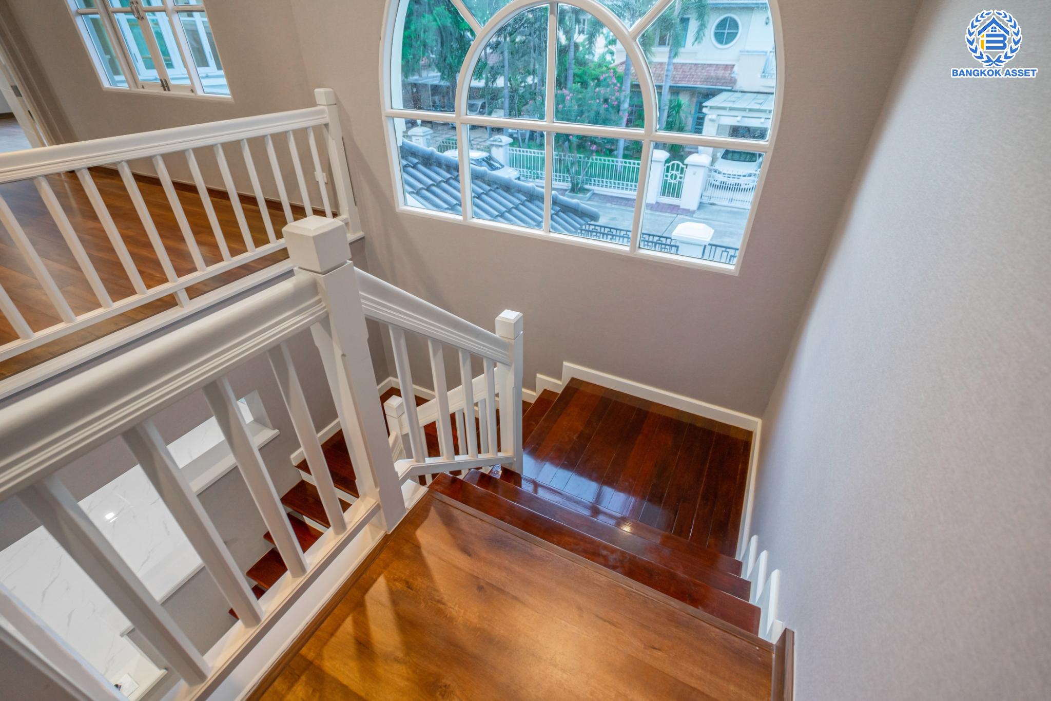 คฤหาสน์มือสองตกแต่งใหม่ ม.ลดาวัลย์ เลคโคโลเนียล กาญจนาภิเษก-พระราม2 ตกแต่งสุด Luxury เนื้อที่ 120 ตร.ว. โครงการบรรยากาศ Private โซนใกล้ส่วนกลาง ฟังก์ชันจัดเต็ม 5 ห้องนอน 5 ห้องน้ำ 1 ห้องอเนกประสงค์ 1 ห้องแม่บ้าน จอดรถได้ถึง 4 คัน บนพื้นที่ใช้สอยกว่า 620 ตร.ม. ทำเลติดถนนกาญจนาภิเษก ใจกลางย่านบางบอน เชื่อมต่อถนนพระราม2 และถนนเอกชัย ใกล้เซ็นทรัลพระราม2 และเดอะมอลล์บางแค