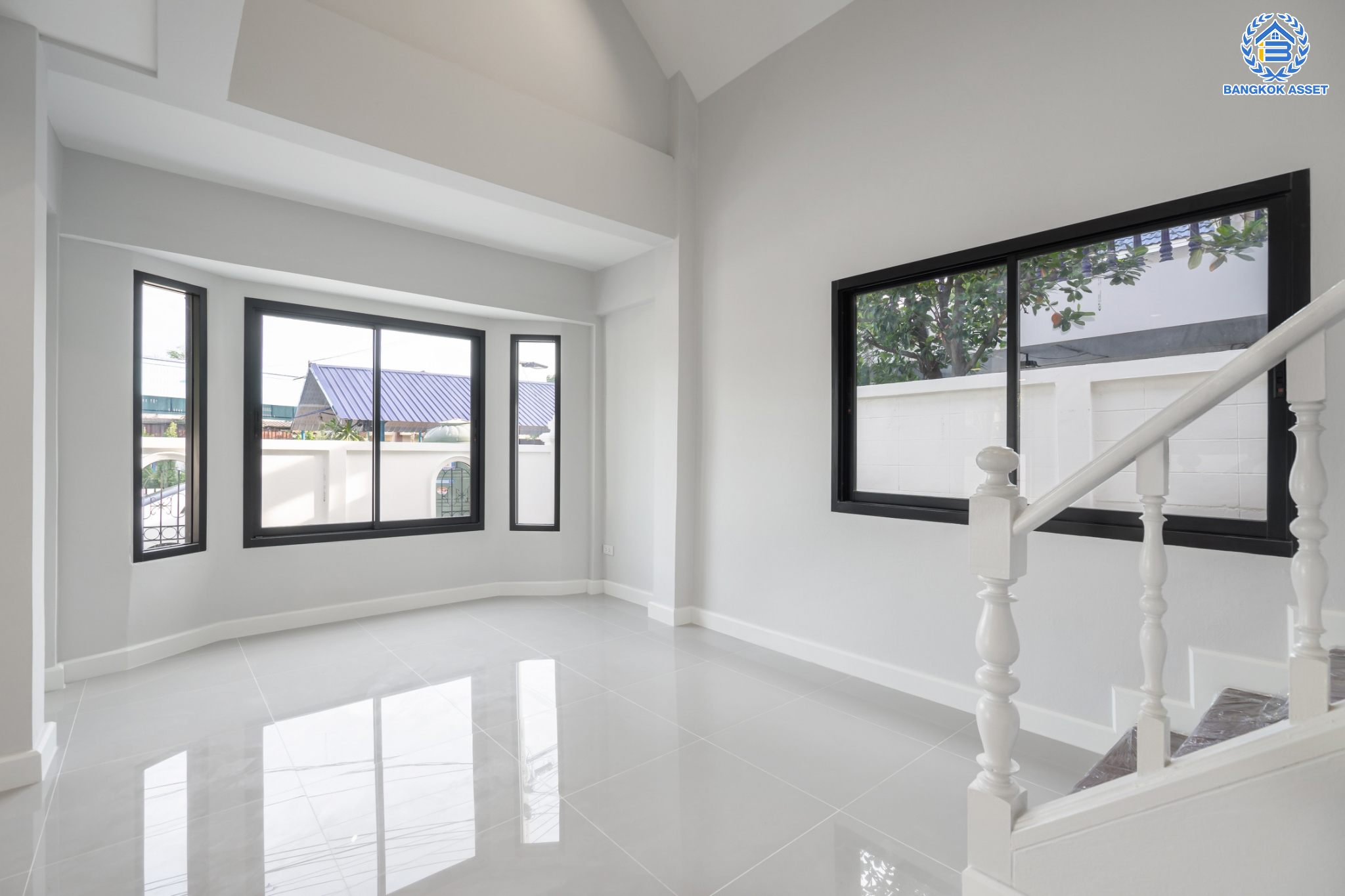 บ้านมือสองตกแต่งใหม่ ม.กฤษดานคร16-17 บรมราชชนนี-พุทธมณฑลสาย3 เนื้อที่ 60 ตร.ว. ฟังก์ชัน 4 ห้องนอน 2 ห้องน้ำ 1 ที่จอดรถ บนทำเลศักยภาพ เชื่อมต่อเมืองอย่างรวดเร็ว ใกล้ทางคู่ขนานลอยฟ้าบรมราชชนนี ม.มหิดล เซ็นทรัลศาลายา และทางด่วน ฯลฯ