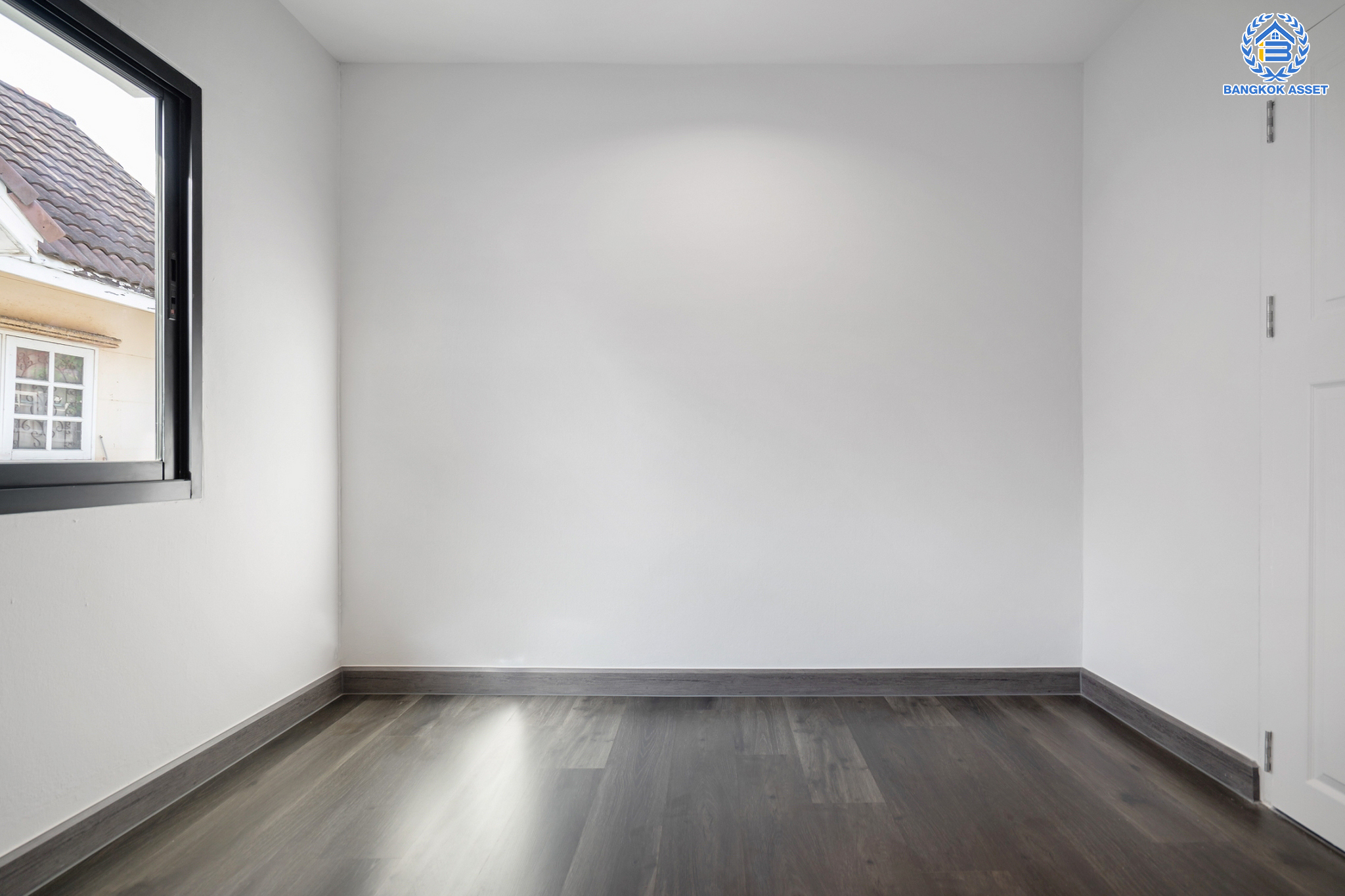 บ้านมือสองตกแต่งใหม่ ม.กฤษดานคร16-17 บรมราชชนนี-พุทธมณฑลสาย3 เนื้อที่ 60 ตร.ว. ฟังก์ชัน 4 ห้องนอน 2 ห้องน้ำ 1 ที่จอดรถ บนทำเลศักยภาพ เชื่อมต่อเมืองอย่างรวดเร็ว ใกล้ทางคู่ขนานลอยฟ้าบรมราชชนนี ม.มหิดล เซ็นทรัลศาลายา และทางด่วน ฯลฯ