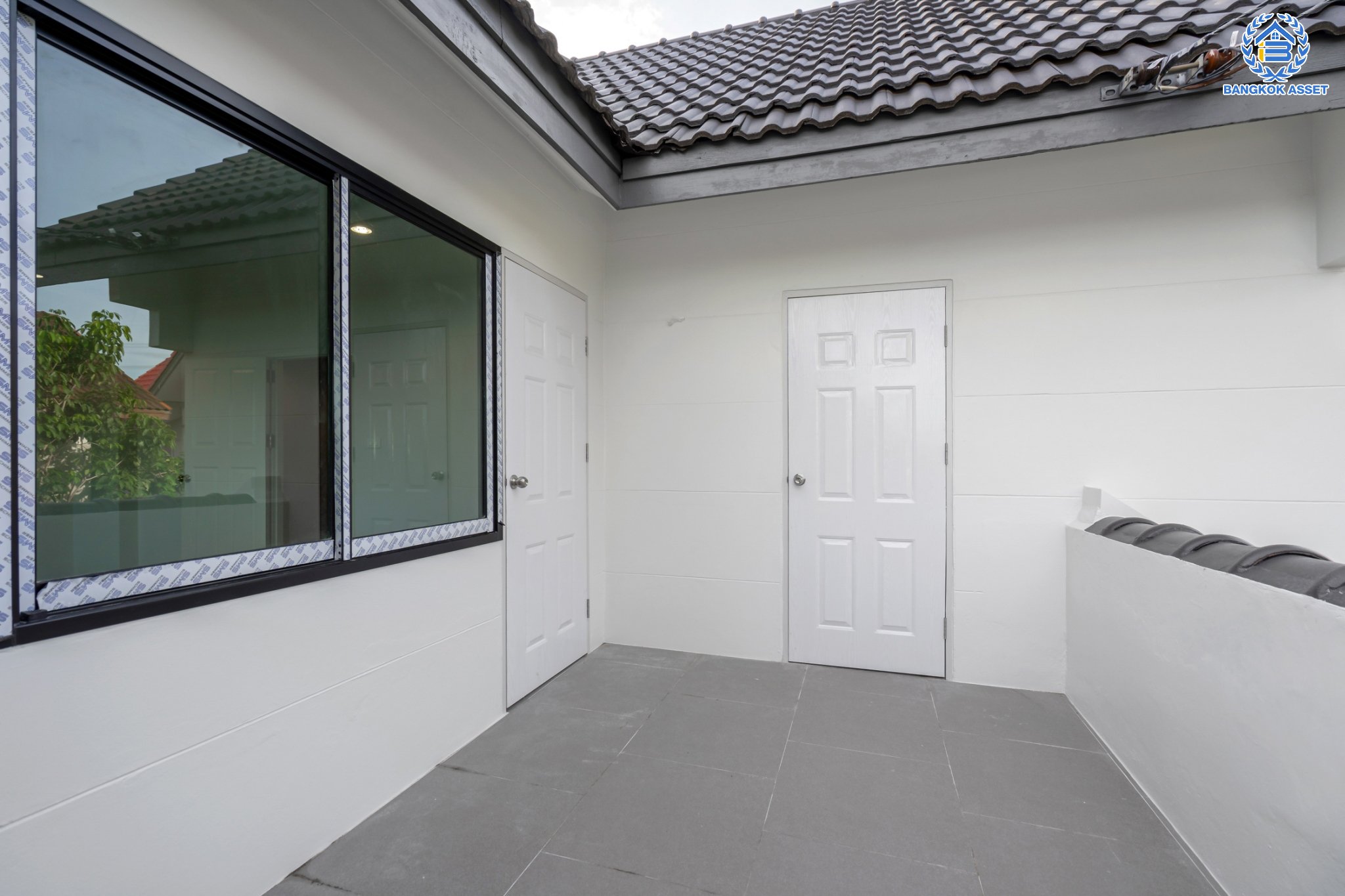 บ้านมือสองตกแต่งใหม่ ม.กฤษดานคร16-17 บรมราชชนนี-พุทธมณฑลสาย3 เนื้อที่ 60 ตร.ว. ฟังก์ชัน 4 ห้องนอน 2 ห้องน้ำ 1 ที่จอดรถ บนทำเลศักยภาพ เชื่อมต่อเมืองอย่างรวดเร็ว ใกล้ทางคู่ขนานลอยฟ้าบรมราชชนนี ม.มหิดล เซ็นทรัลศาลายา และทางด่วน ฯลฯ