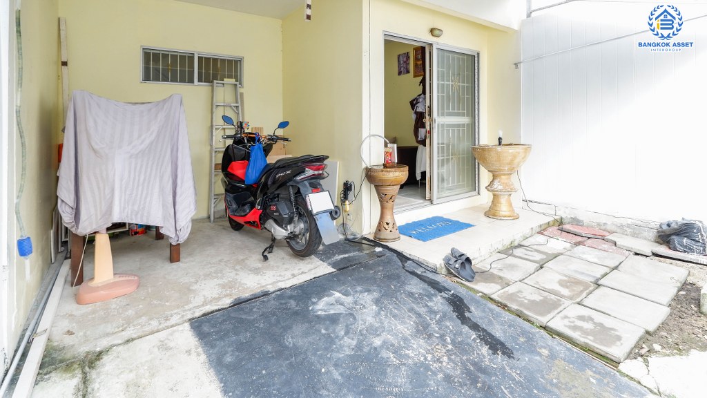 ทาวน์เฮ้าส์มือสองย่านนทบุรี ม.พฤกษา 45 บางใหญ่-ลาดปลาดุก เนื้อที่ 16 ตร.ว. ฟังก์ชัน 3 ห้องนอน 2 ห้องน้ำ  บ้านสวย พร้อมอยู่ บนทำเลที่เดินทางสะดวก ใกล้รถไฟฟ้าสายสีม่วง สถานี "คลองบางไผ่" และ ใกล้เซ็นทรัลเวสต์เกต...