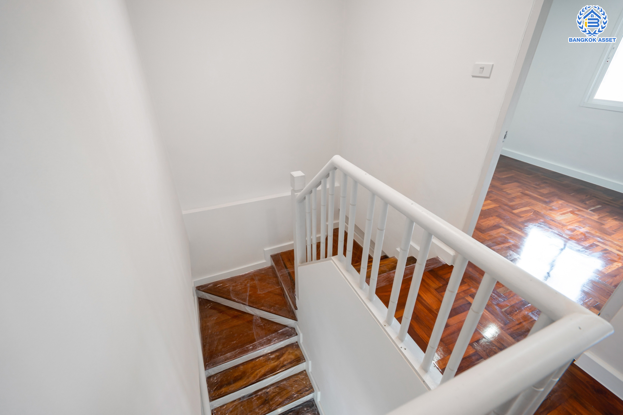 บ้านมือสองตกแต่งใหม่ ม.เปี่ยมสุข รัตนาธิเบศร์-พระนั่งเกล้า ทาวน์เฮ้าส์ หลังมุม เนื้อที่ 26.3 ตร.ว. ฟังก์ชันจัดเต็ม 3 ห้องนอน 2 ห้องน้ำ 1 ที่จอดรถ ตอบโจทย์ทุกการเข้าอยู่ บนทำเลโซนเมือง ติดถ.รัตนาธิเบศร์ ใกล้เซ็นทรัลรัตนาธิเบศร์ และรถไฟฟ้าสถานี "สะพานพระนั่งเกล้า"