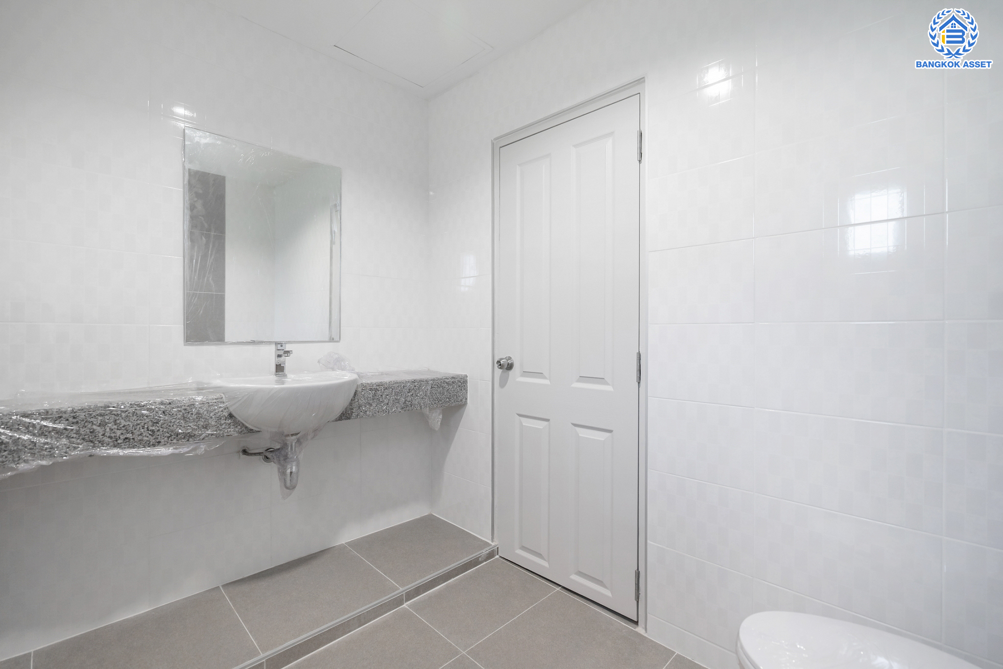 บ้านมือสองตกแต่งใหม่ ม.เปี่ยมสุข รัตนาธิเบศร์-พระนั่งเกล้า ทาวน์เฮ้าส์ หลังมุม เนื้อที่ 26.3 ตร.ว. ฟังก์ชันจัดเต็ม 3 ห้องนอน 2 ห้องน้ำ 1 ที่จอดรถ ตอบโจทย์ทุกการเข้าอยู่ บนทำเลโซนเมือง ติดถ.รัตนาธิเบศร์ ใกล้เซ็นทรัลรัตนาธิเบศร์ และรถไฟฟ้าสถานี "สะพานพระนั่งเกล้า"