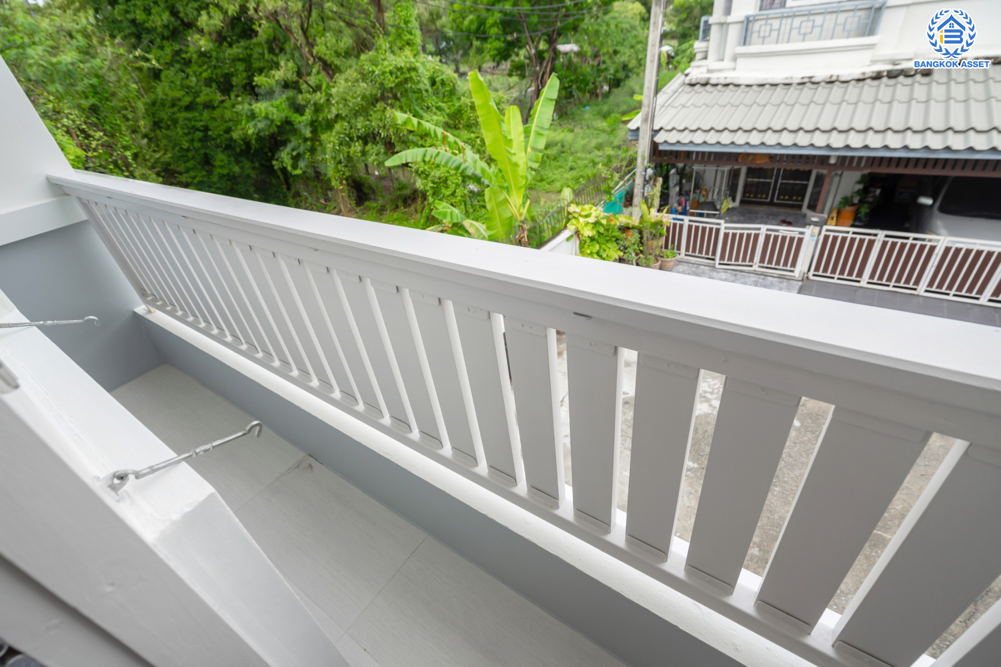 บ้านมือสองตกแต่งใหม่ ม.เปี่ยมสุข รัตนาธิเบศร์-พระนั่งเกล้า ทาวน์เฮ้าส์ หลังมุม เนื้อที่ 26.3 ตร.ว. ฟังก์ชันจัดเต็ม 3 ห้องนอน 2 ห้องน้ำ 1 ที่จอดรถ ตอบโจทย์ทุกการเข้าอยู่ บนทำเลโซนเมือง ติดถ.รัตนาธิเบศร์ ใกล้เซ็นทรัลรัตนาธิเบศร์ และรถไฟฟ้าสถานี "สะพานพระนั่งเกล้า"