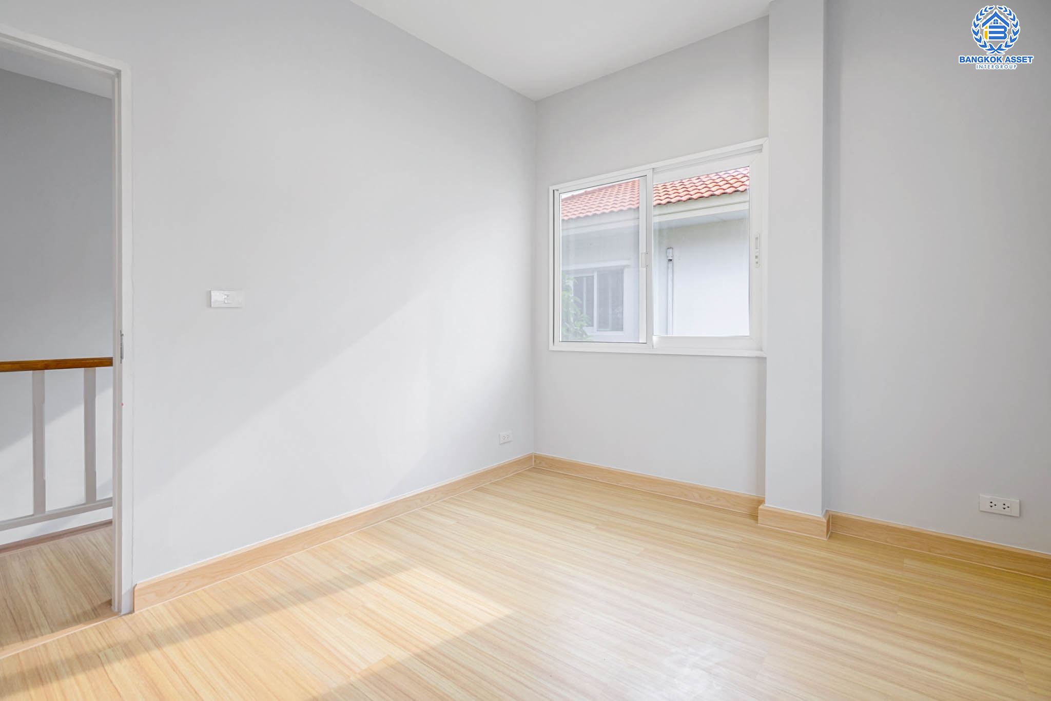 บ้านมือสองตกแต่งใหม่ ม.คาซ่าวิลล์ วัชรพล-สุขาภิบาล 5 แบรนด์ Q.House เนื้อที่ 50.6 ตร.ว. ฟังก์ชัน 3 ห้องนอน 3 ห้องน้ำ จอดรถได้ 2 คัน Facilities ครบครัน บนทำเลเชื่อมต่อหลายเส้นทาง ถ.รามอินทรา ถ.สายไหม และถ.พหลโยธิน ใกล้สนามบินดอนเมือง ทางด่วน "รามอินทรา" และรถไฟฟ้าสายสีเขียว "สถานีคูคต"