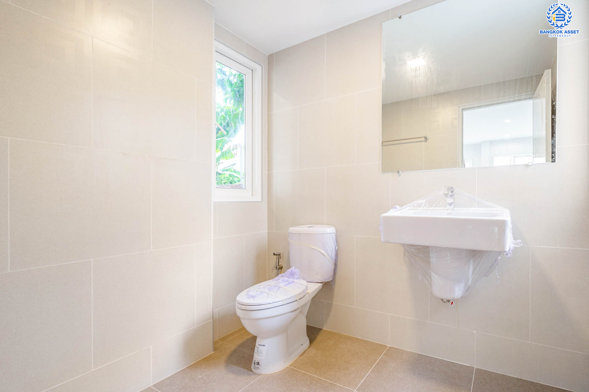 บ้านมือสองตกแต่งใหม่ ม.คาซ่าวิลล์ วัชรพล-สุขาภิบาล 5 แบรนด์ Q.House เนื้อที่ 50.6 ตร.ว. ฟังก์ชัน 3 ห้องนอน 3 ห้องน้ำ จอดรถได้ 2 คัน Facilities ครบครัน บนทำเลเชื่อมต่อหลายเส้นทาง ถ.รามอินทรา ถ.สายไหม และถ.พหลโยธิน ใกล้สนามบินดอนเมือง ทางด่วน "รามอินทรา" และรถไฟฟ้าสายสีเขียว "สถานีคูคต"