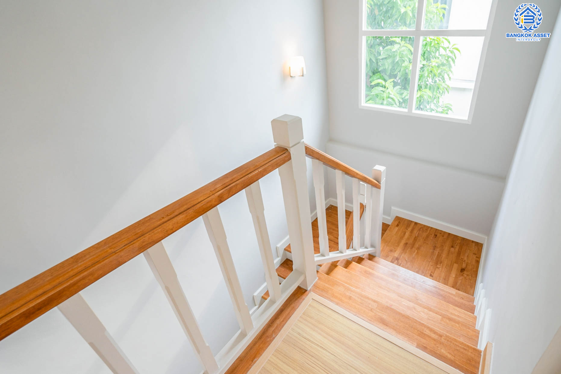 บ้านมือสองตกแต่งใหม่ ม.คาซ่าวิลล์ วัชรพล-สุขาภิบาล 5 แบรนด์ Q.House เนื้อที่ 50.6 ตร.ว. ฟังก์ชัน 3 ห้องนอน 3 ห้องน้ำ จอดรถได้ 2 คัน Facilities ครบครัน บนทำเลเชื่อมต่อหลายเส้นทาง ถ.รามอินทรา ถ.สายไหม และถ.พหลโยธิน ใกล้สนามบินดอนเมือง ทางด่วน "รามอินทรา" และรถไฟฟ้าสายสีเขียว "สถานีคูคต"