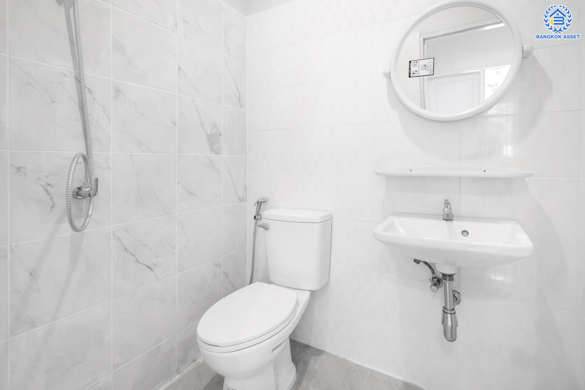 บ้านมือสองตกแต่งใหม่ ม.กฤษดานคร แจ้งวัฒนะ หลังใหญ่พิเศษ! เนื้อที่ 55 ตร.ว. ฟังก์ชันจัดเต็ม 4 ห้องนอน 4 ห้องน้ำ 1 ห้องแม่บ้าน จอดรถได้ 2 คัน พร้อม Built-in Furniture ดีไซน์ Classic บนทำเลศักยภาพ เชื่อมต่อหลายเส้นทาง ใกล้ทางด่วน, เมืองทองธานี, เซ็นทรัลแจ้งวัฒนะ และรถไฟฟ้าสายสีชมพู "สถานีแจ้งวัฒนะ-ปากเกร็ด 28"...