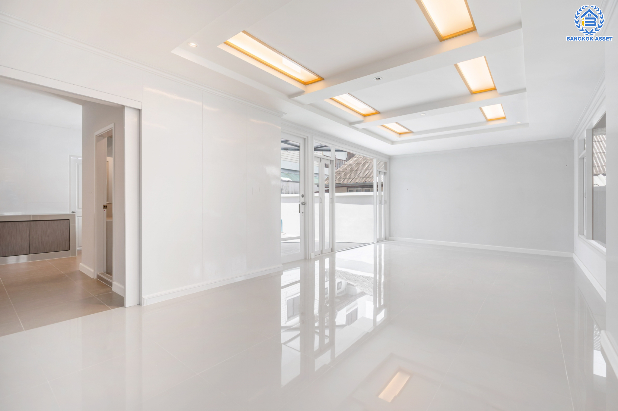 บ้านมือสองตกแต่งใหม่ ม.กฤษดานคร แจ้งวัฒนะ หลังใหญ่พิเศษ! เนื้อที่ 55 ตร.ว. ฟังก์ชันจัดเต็ม 4 ห้องนอน 4 ห้องน้ำ 1 ห้องแม่บ้าน จอดรถได้ 2 คัน พร้อม Built-in Furniture ดีไซน์ Classic บนทำเลศักยภาพ เชื่อมต่อหลายเส้นทาง ใกล้ทางด่วน, เมืองทองธานี, เซ็นทรัลแจ้งวัฒนะ และรถไฟฟ้าสายสีชมพู "สถานีแจ้งวัฒนะ-ปากเกร็ด 28"...