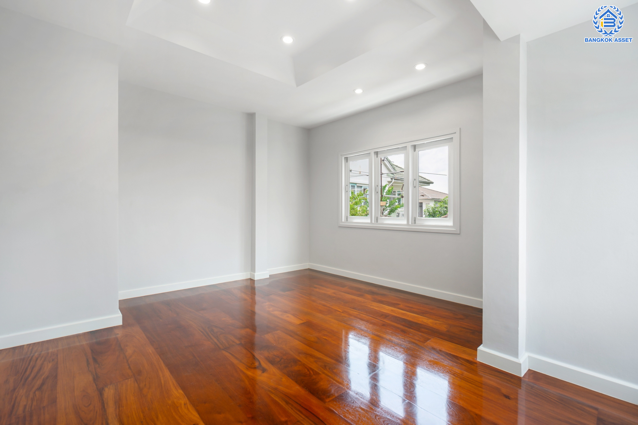 บ้านมือสองตกแต่งใหม่ ม.กฤษดานคร แจ้งวัฒนะ หลังใหญ่พิเศษ! เนื้อที่ 55 ตร.ว. ฟังก์ชันจัดเต็ม 4 ห้องนอน 4 ห้องน้ำ 1 ห้องแม่บ้าน จอดรถได้ 2 คัน พร้อม Built-in Furniture ดีไซน์ Classic บนทำเลศักยภาพ เชื่อมต่อหลายเส้นทาง ใกล้ทางด่วน, เมืองทองธานี, เซ็นทรัลแจ้งวัฒนะ และรถไฟฟ้าสายสีชมพู "สถานีแจ้งวัฒนะ-ปากเกร็ด 28"...