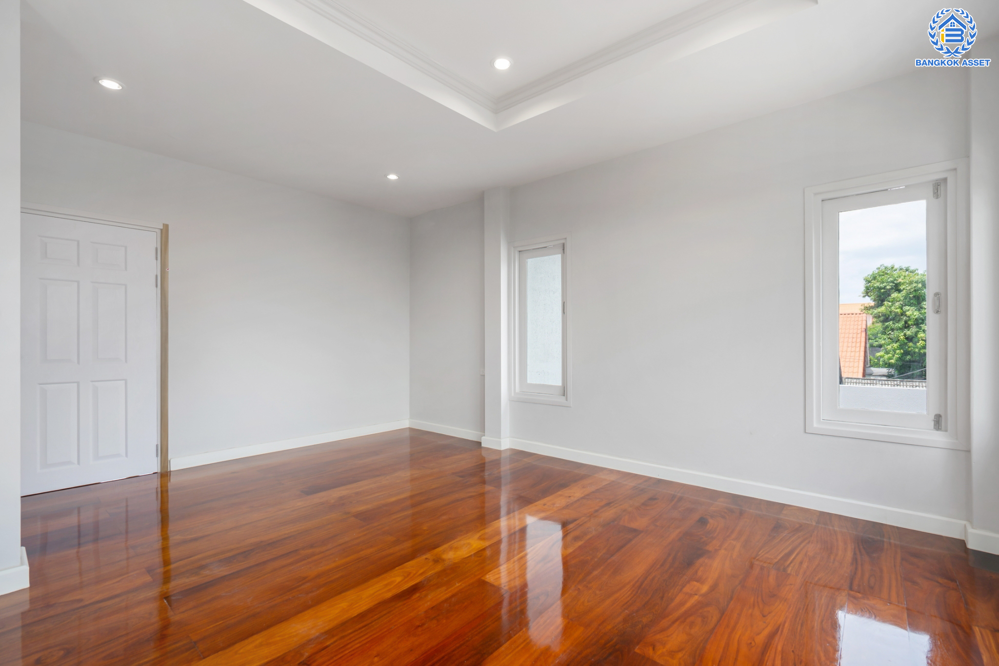 บ้านมือสองตกแต่งใหม่ ม.กฤษดานคร แจ้งวัฒนะ หลังใหญ่พิเศษ! เนื้อที่ 55 ตร.ว. ฟังก์ชันจัดเต็ม 4 ห้องนอน 4 ห้องน้ำ 1 ห้องแม่บ้าน จอดรถได้ 2 คัน พร้อม Built-in Furniture ดีไซน์ Classic บนทำเลศักยภาพ เชื่อมต่อหลายเส้นทาง ใกล้ทางด่วน, เมืองทองธานี, เซ็นทรัลแจ้งวัฒนะ และรถไฟฟ้าสายสีชมพู "สถานีแจ้งวัฒนะ-ปากเกร็ด 28"...