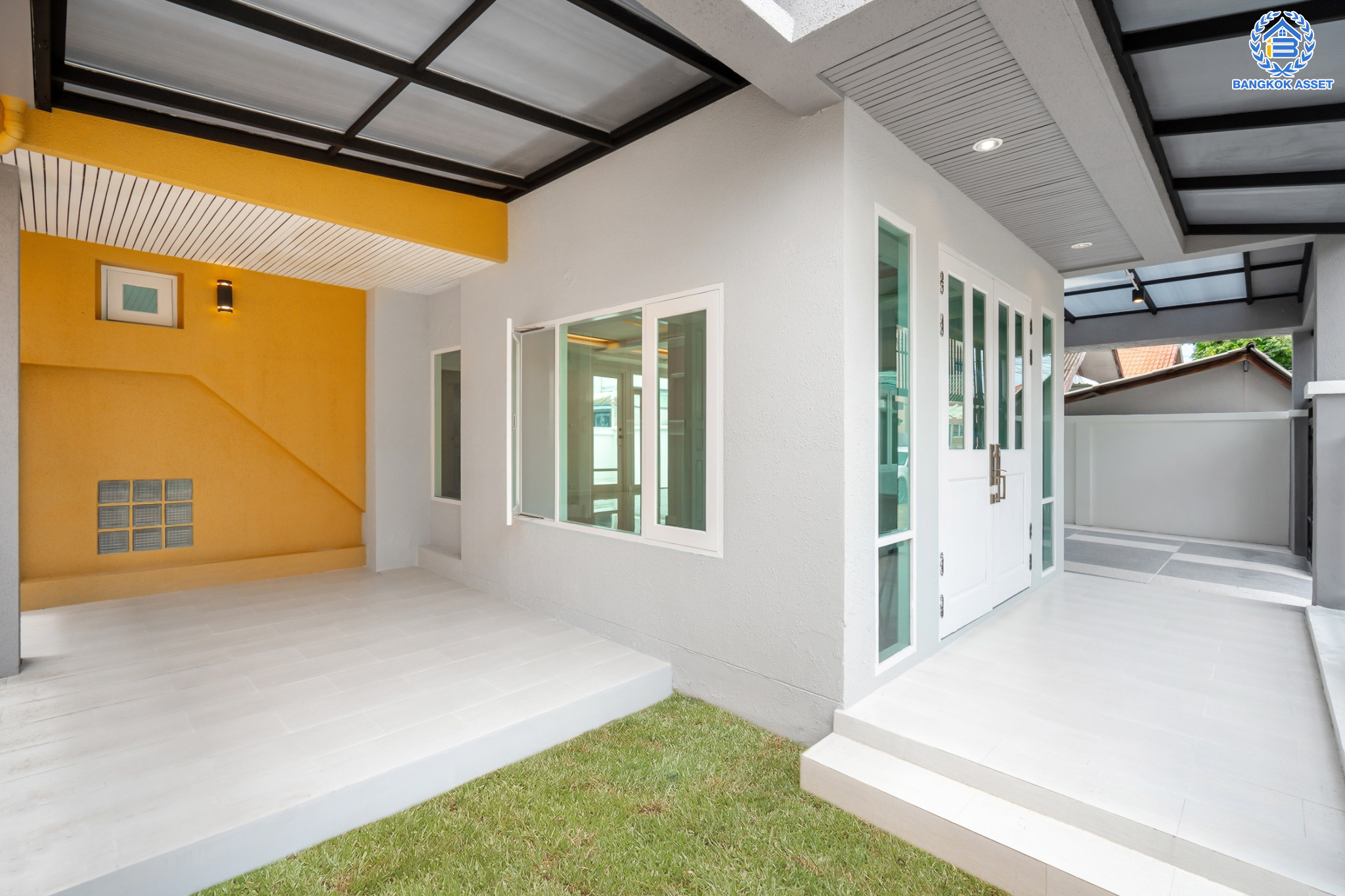 บ้านมือสองตกแต่งใหม่ ม.กฤษดานคร แจ้งวัฒนะ หลังใหญ่พิเศษ! เนื้อที่ 55 ตร.ว. ฟังก์ชันจัดเต็ม 4 ห้องนอน 4 ห้องน้ำ 1 ห้องแม่บ้าน จอดรถได้ 2 คัน พร้อม Built-in Furniture ดีไซน์ Classic บนทำเลศักยภาพ เชื่อมต่อหลายเส้นทาง ใกล้ทางด่วน, เมืองทองธานี, เซ็นทรัลแจ้งวัฒนะ และรถไฟฟ้าสายสีชมพู "สถานีแจ้งวัฒนะ-ปากเกร็ด 28"...