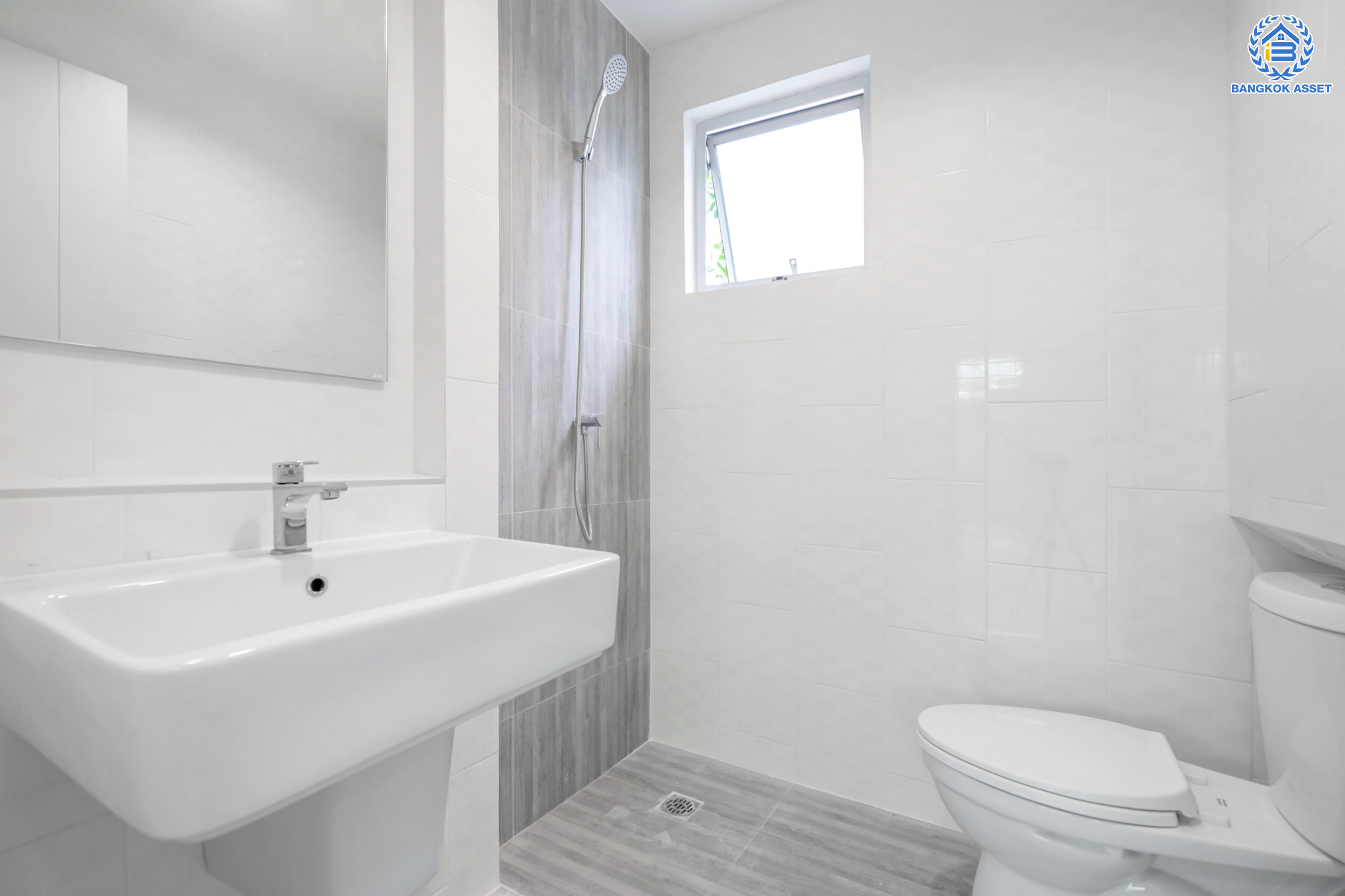 บ้านมือสองตกแต่งใหม่ แบรนด์ LH ม.พฤกษ์ลดา1 บางใหญ่-เซ็นทรัลเวสต์เกต หลังมุม เนื้อที่ 56 ตร.ว. ฟังก์ชัน 3 ห้องนอน 2 ห้องน้ำ 2 ที่จอดรถ บนทำเลเส้นทางสายหลัก "กาญจนาภิเษก" ใกล้เซ็นทรัลเวสต์เกต และเพียง 10 นาทีถึงรถไฟฟ้า "สถานีคลองบางไผ่"...