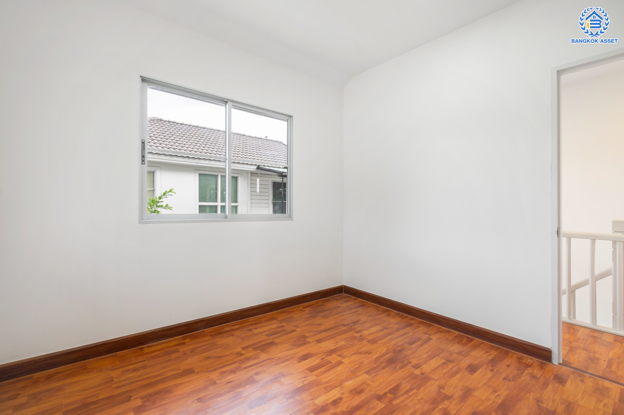 บ้านมือสองตกแต่งใหม่ แบรนด์ LH ม.พฤกษ์ลดา1 บางใหญ่-เซ็นทรัลเวสต์เกต หลังมุม เนื้อที่ 56 ตร.ว. ฟังก์ชัน 3 ห้องนอน 2 ห้องน้ำ 2 ที่จอดรถ บนทำเลเส้นทางสายหลัก "กาญจนาภิเษก" ใกล้เซ็นทรัลเวสต์เกต และเพียง 10 นาทีถึงรถไฟฟ้า "สถานีคลองบางไผ่"...