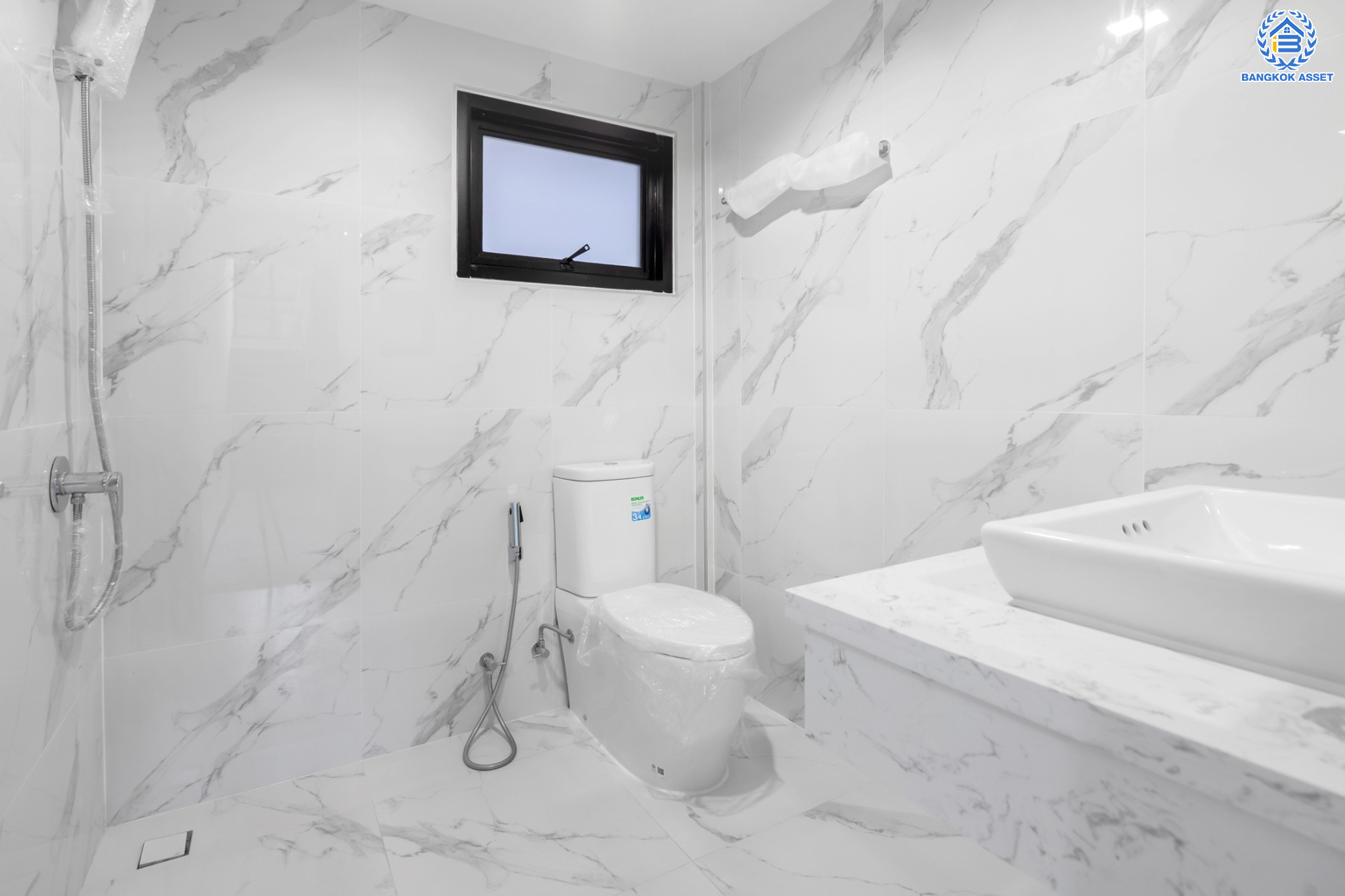 บ้านมือสองตกแต่งใหม่ หลังใหญ่พิเศษ! ม.ชวนชื่นกรีนวิลล์ บรมราชชนนี-พุทธมณฑลสาย2 #หลังมุม เนื้อที่ 85 ตร.ว. ฟังก์ชันจัดเต็ม 4 ห้องนอน 4 ห้องน้ำ 1 ห้องแม่บ้าน จอดรถได้ 2 คัน บนทำเลศักยภาพ เข้า-ออกได้ทั้ง ถ.พุทธมณฑลสาย2 และ ถ.กาญจนาภิเษก ใกล้ทางคู่ขนานลอยฟ้าบรมราชชนนี, เซ็นทรัลปิ่นเกล้า และม.มหิดล...