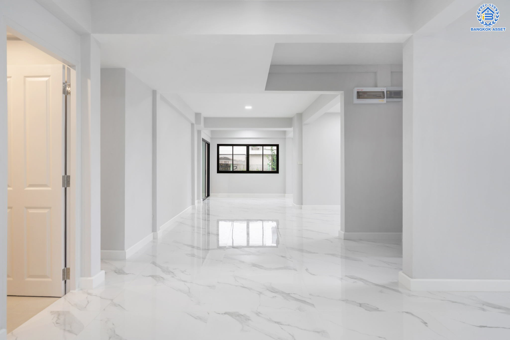 บ้านมือสองตกแต่งใหม่ หลังใหญ่พิเศษ! ม.ชวนชื่นกรีนวิลล์ บรมราชชนนี-พุทธมณฑลสาย2 #หลังมุม เนื้อที่ 85 ตร.ว. ฟังก์ชันจัดเต็ม 4 ห้องนอน 4 ห้องน้ำ 1 ห้องแม่บ้าน จอดรถได้ 2 คัน บนทำเลศักยภาพ เข้า-ออกได้ทั้ง ถ.พุทธมณฑลสาย2 และ ถ.กาญจนาภิเษก ใกล้ทางคู่ขนานลอยฟ้าบรมราชชนนี, เซ็นทรัลปิ่นเกล้า และม.มหิดล...