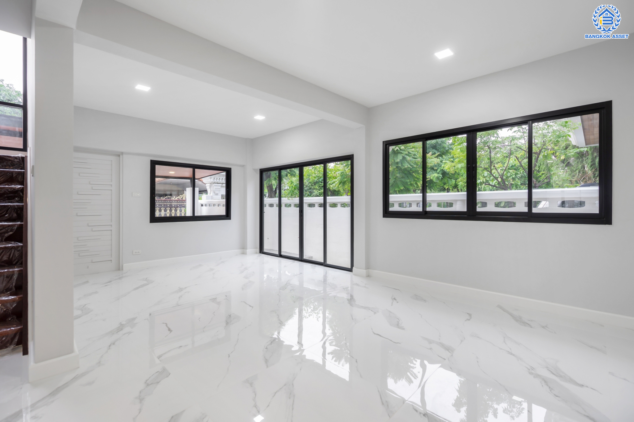 บ้านมือสองตกแต่งใหม่ หลังใหญ่พิเศษ! ม.ชวนชื่นกรีนวิลล์ บรมราชชนนี-พุทธมณฑลสาย2 #หลังมุม เนื้อที่ 85 ตร.ว. ฟังก์ชันจัดเต็ม 4 ห้องนอน 4 ห้องน้ำ 1 ห้องแม่บ้าน จอดรถได้ 2 คัน บนทำเลศักยภาพ เข้า-ออกได้ทั้ง ถ.พุทธมณฑลสาย2 และ ถ.กาญจนาภิเษก ใกล้ทางคู่ขนานลอยฟ้าบรมราชชนนี, เซ็นทรัลปิ่นเกล้า และม.มหิดล...