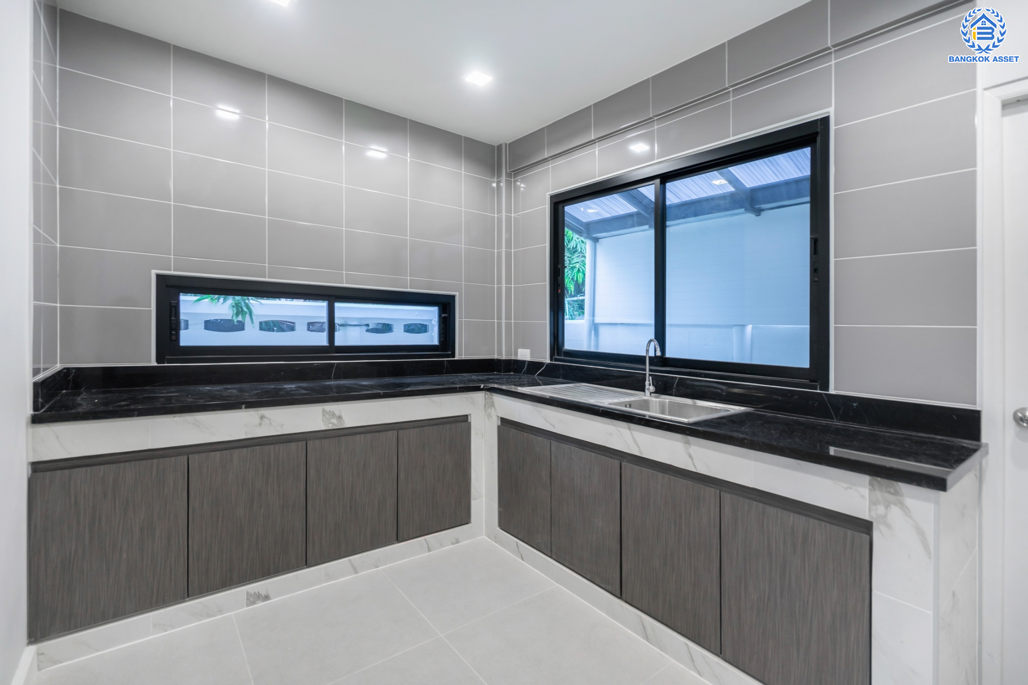 บ้านมือสองตกแต่งใหม่ หลังใหญ่พิเศษ! ม.ชวนชื่นกรีนวิลล์ บรมราชชนนี-พุทธมณฑลสาย2 #หลังมุม เนื้อที่ 85 ตร.ว. ฟังก์ชันจัดเต็ม 4 ห้องนอน 4 ห้องน้ำ 1 ห้องแม่บ้าน จอดรถได้ 2 คัน บนทำเลศักยภาพ เข้า-ออกได้ทั้ง ถ.พุทธมณฑลสาย2 และ ถ.กาญจนาภิเษก ใกล้ทางคู่ขนานลอยฟ้าบรมราชชนนี, เซ็นทรัลปิ่นเกล้า และม.มหิดล...