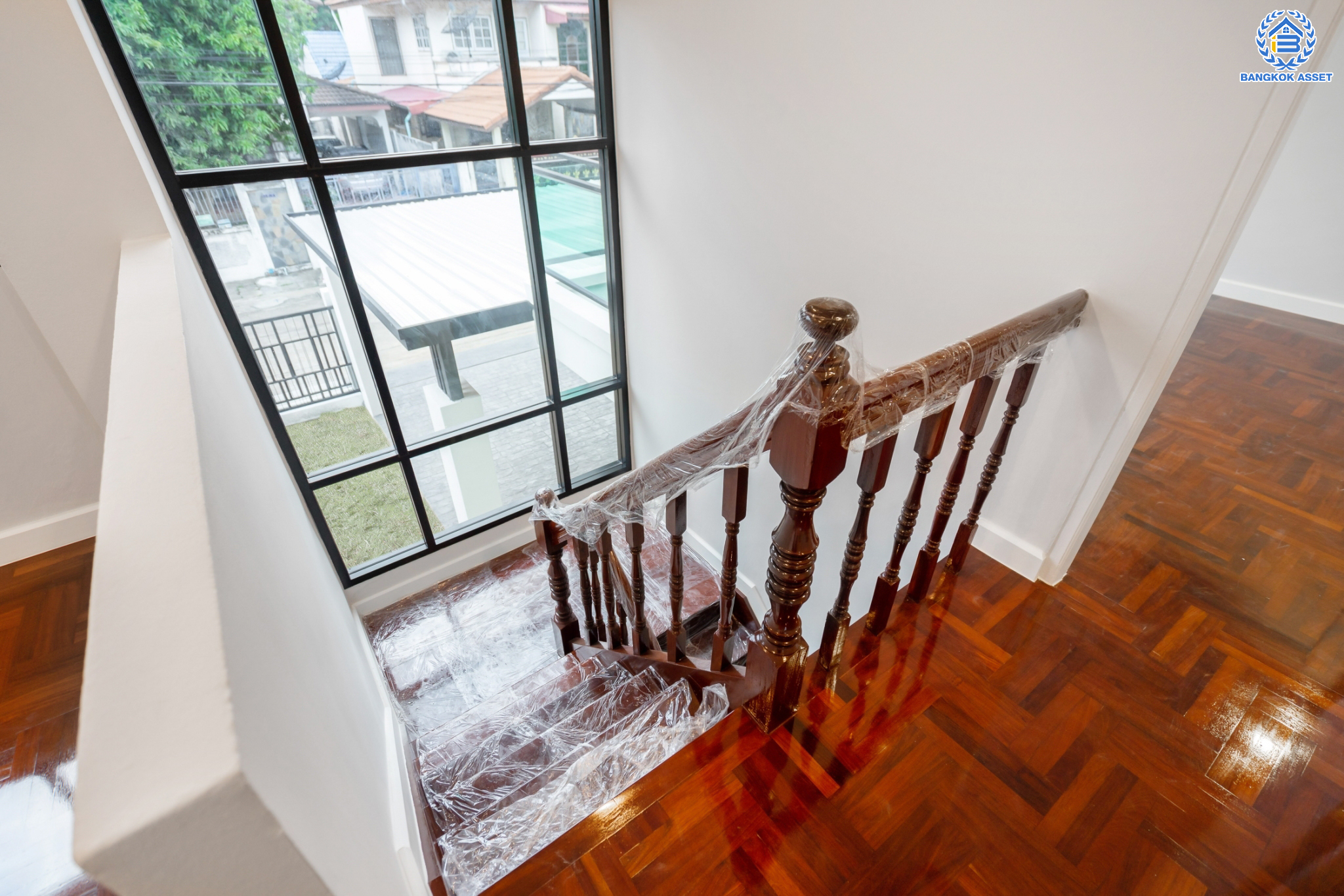 บ้านมือสองตกแต่งใหม่ หลังใหญ่พิเศษ! ม.ชวนชื่นกรีนวิลล์ บรมราชชนนี-พุทธมณฑลสาย2 #หลังมุม เนื้อที่ 85 ตร.ว. ฟังก์ชันจัดเต็ม 4 ห้องนอน 4 ห้องน้ำ 1 ห้องแม่บ้าน จอดรถได้ 2 คัน บนทำเลศักยภาพ เข้า-ออกได้ทั้ง ถ.พุทธมณฑลสาย2 และ ถ.กาญจนาภิเษก ใกล้ทางคู่ขนานลอยฟ้าบรมราชชนนี, เซ็นทรัลปิ่นเกล้า และม.มหิดล...