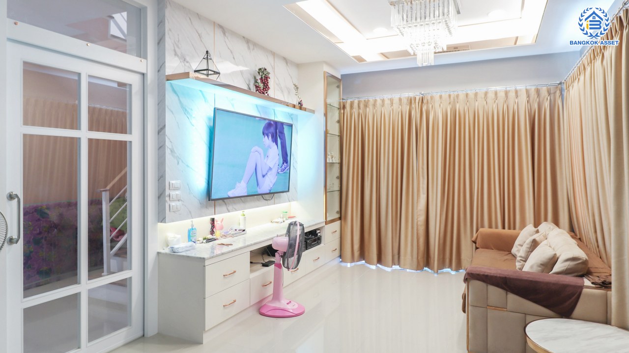 *****บ้านเดี่ยวมือสองนนทบุรี หลังมุม พร้อมอยู่ ม.เอ็มเวนิว เวสต์เกต บางใหญ่-กาญจนาภิเษก บ้านสวยฟังก์ชันครบ รองรับครอบครัวขนาดใหญ่ 4 ห้องนอน 3 ห้องน้ำ 2 ที่จอดรถ  พร้อมต่อเติมเรือนรับรอง 1 หลัง บนทำเลศักยภาพ ใกล้เซ็นทรัลเวสต์เกต และ MRT สายสีม่วง "สถานีคลองบางไผ่"