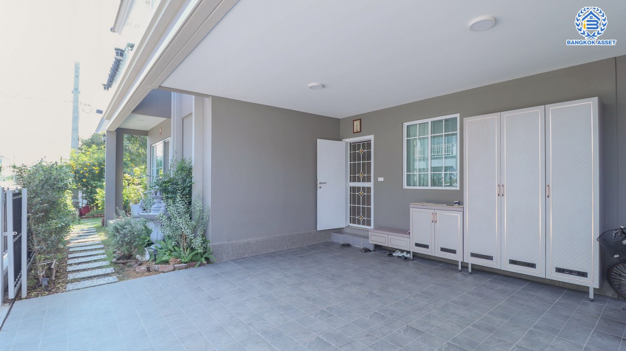 *****บ้านเดี่ยวมือสองนนทบุรี หลังมุม พร้อมอยู่ ม.เอ็มเวนิว เวสต์เกต บางใหญ่-กาญจนาภิเษก บ้านสวยฟังก์ชันครบ รองรับครอบครัวขนาดใหญ่ 4 ห้องนอน 3 ห้องน้ำ 2 ที่จอดรถ  พร้อมต่อเติมเรือนรับรอง 1 หลัง บนทำเลศักยภาพ ใกล้เซ็นทรัลเวสต์เกต และ MRT สายสีม่วง "สถานีคลองบางไผ่"