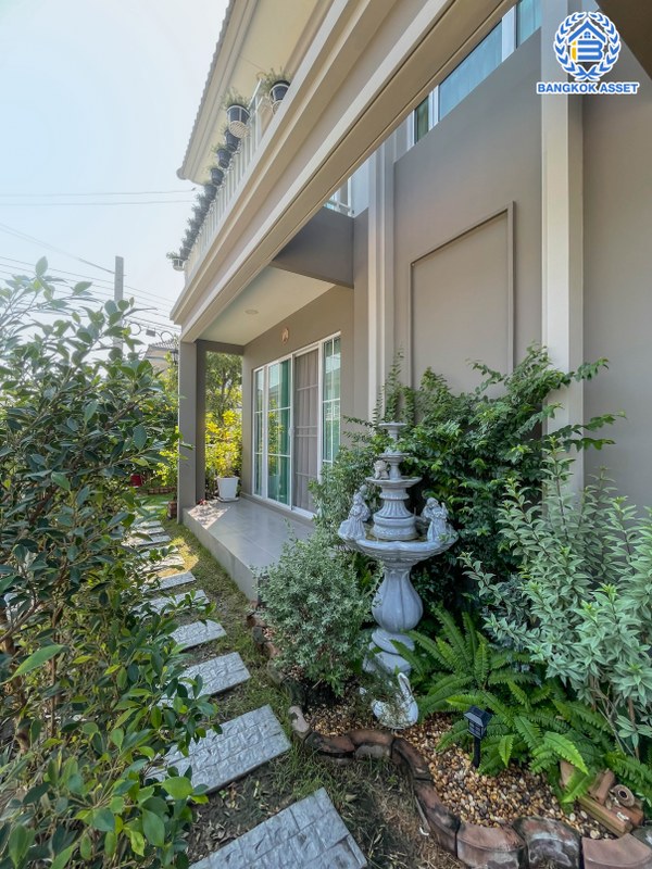 *****บ้านเดี่ยวมือสองนนทบุรี หลังมุม พร้อมอยู่ ม.เอ็มเวนิว เวสต์เกต บางใหญ่-กาญจนาภิเษก บ้านสวยฟังก์ชันครบ รองรับครอบครัวขนาดใหญ่ 4 ห้องนอน 3 ห้องน้ำ 2 ที่จอดรถ  พร้อมต่อเติมเรือนรับรอง 1 หลัง บนทำเลศักยภาพ ใกล้เซ็นทรัลเวสต์เกต และ MRT สายสีม่วง "สถานีคลองบางไผ่"