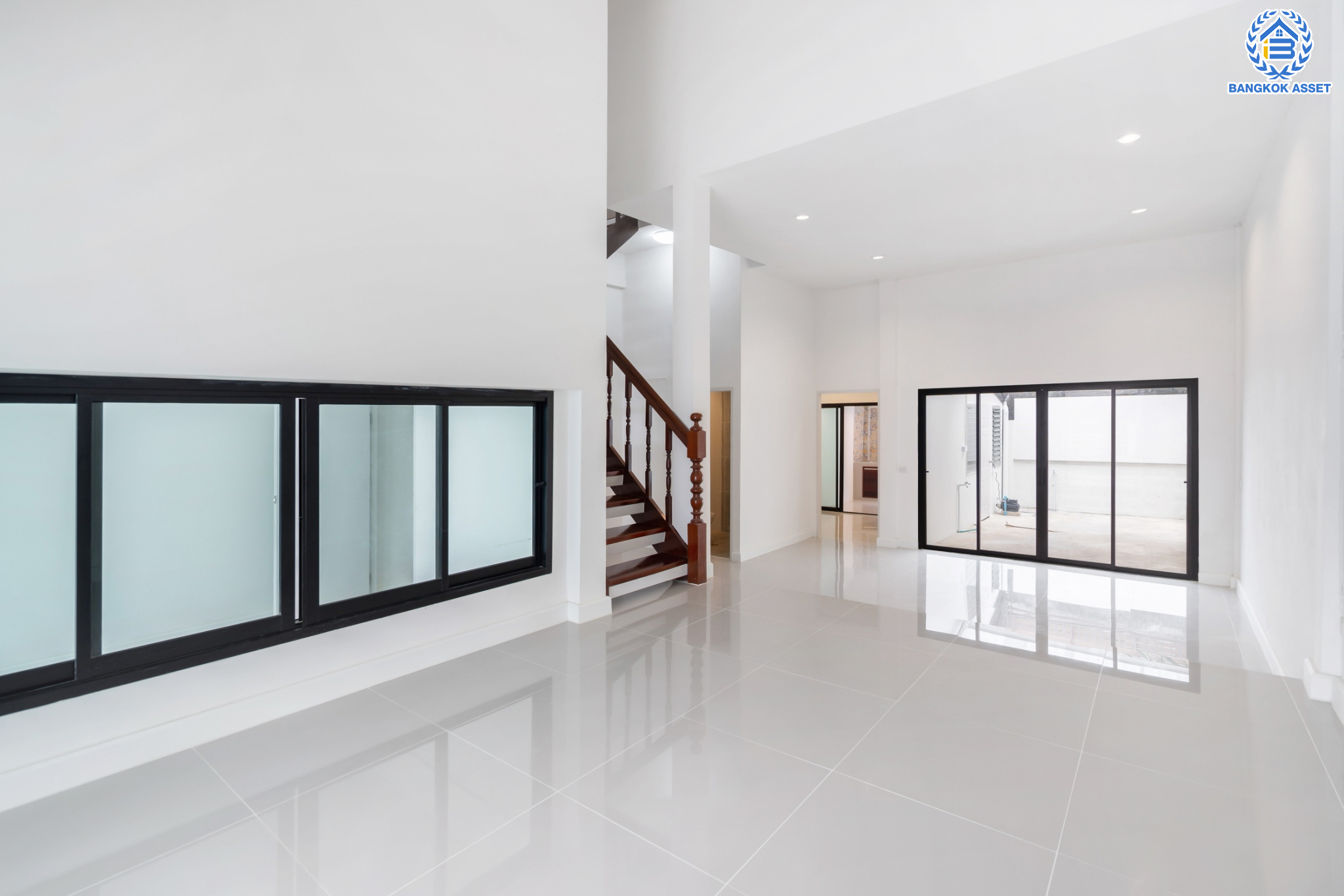 บ้านมือสองตกแต่งใหม่ ทาวน์เฮ้าส์ 3 ชั้น ม.พาราไดซ์วิลล์ ลาดพร้าว หลังใหญ่ เนื้อที่ 29.6 ตร.ว. ฟังก์ชัน 3 ห้องนอน 2 ห้องน้ำ 1 ห้องอเนกประสงค์ 1 ที่จอดรถ พร้อม Living Room กว้างขวาง ทำเลใจกลางเมือง เชื่อมต่อทั้ง ถ.ประเสริฐมนูญกิจ, ถ.ลาดพร้าว, ถ.รามอินทรา ใกล้ทางด่วนรามอินทรา และรถไฟฟ้าสายสีน้ำตาล (สายอนาคต) "สถานีโรงเรียนสตรีวิทยา2"...