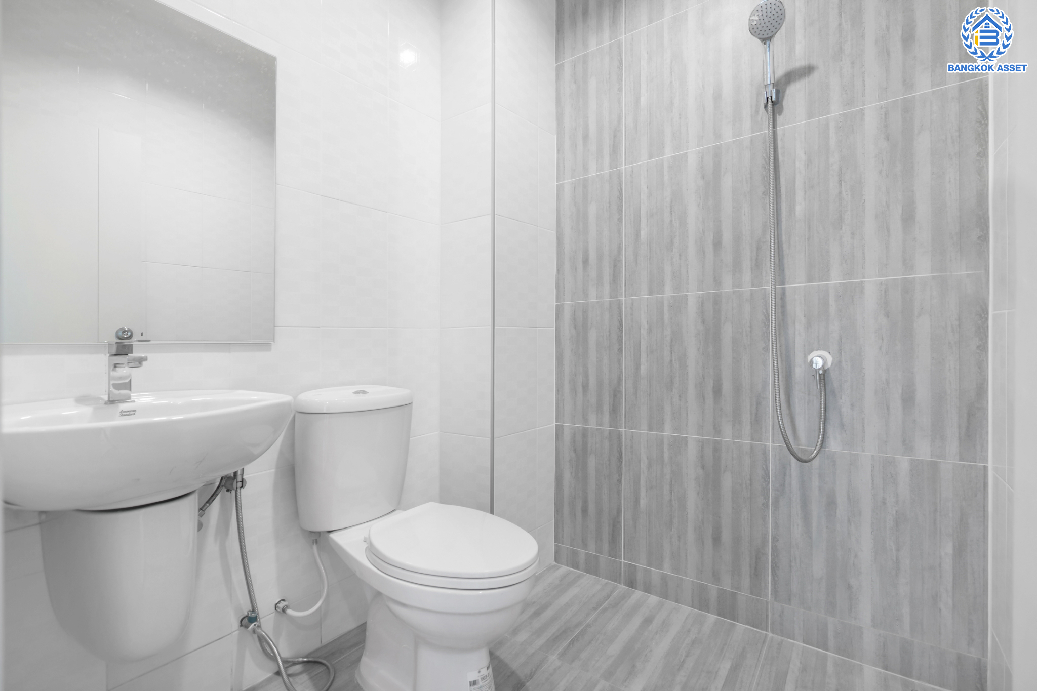 บ้านมือสองตกแต่งใหม่ ทาวน์เฮ้าส์ 3 ชั้น ม.พาราไดซ์วิลล์ ลาดพร้าว หลังใหญ่ เนื้อที่ 29.6 ตร.ว. ฟังก์ชัน 3 ห้องนอน 2 ห้องน้ำ 1 ห้องอเนกประสงค์ 1 ที่จอดรถ พร้อม Living Room กว้างขวาง ทำเลใจกลางเมือง เชื่อมต่อทั้ง ถ.ประเสริฐมนูญกิจ, ถ.ลาดพร้าว, ถ.รามอินทรา ใกล้ทางด่วนรามอินทรา และรถไฟฟ้าสายสีน้ำตาล (สายอนาคต) "สถานีโรงเรียนสตรีวิทยา2"...