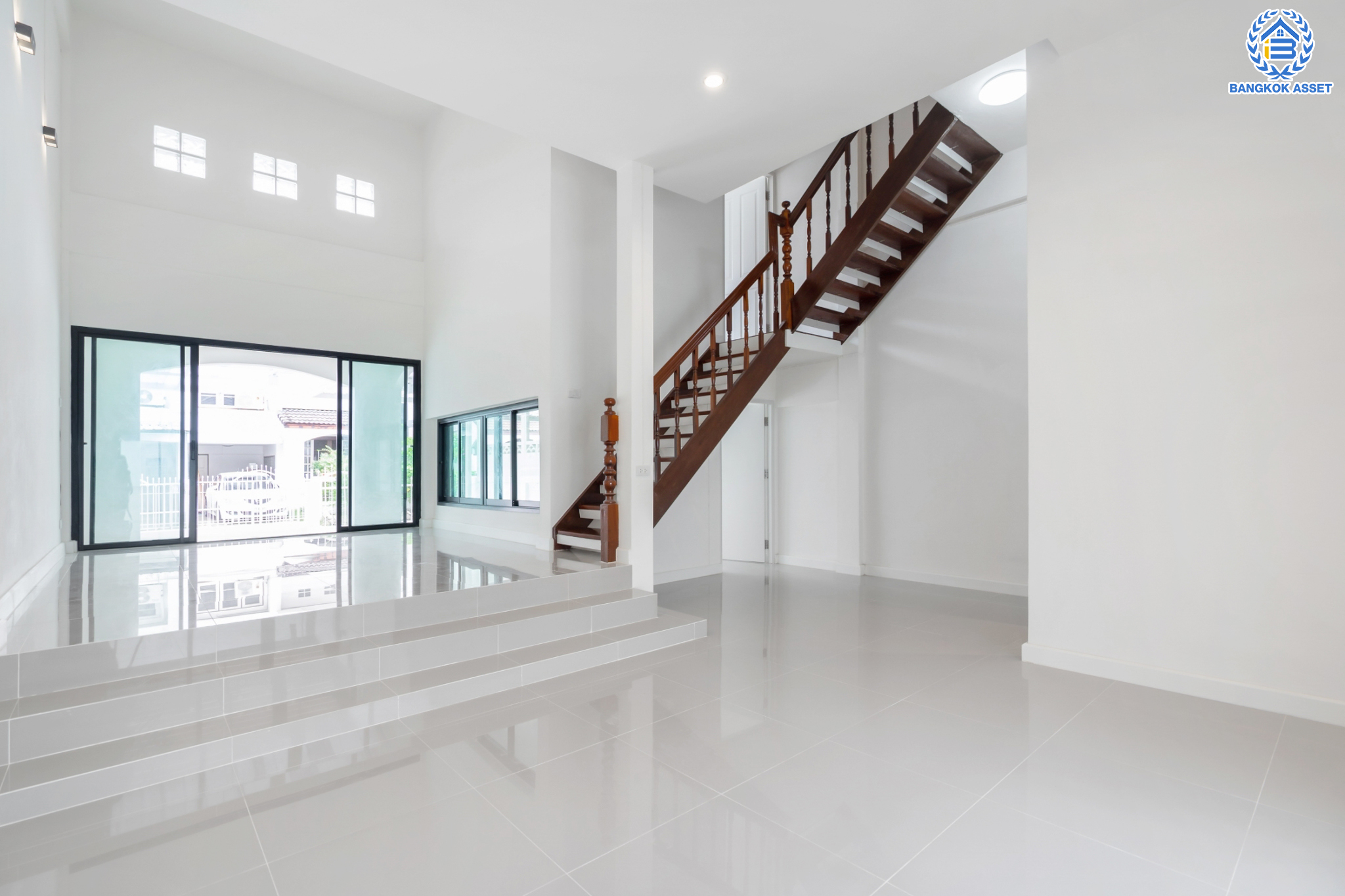 บ้านมือสองตกแต่งใหม่ ทาวน์เฮ้าส์ 3 ชั้น ม.พาราไดซ์วิลล์ ลาดพร้าว หลังใหญ่ เนื้อที่ 29.6 ตร.ว. ฟังก์ชัน 3 ห้องนอน 2 ห้องน้ำ 1 ห้องอเนกประสงค์ 1 ที่จอดรถ พร้อม Living Room กว้างขวาง ทำเลใจกลางเมือง เชื่อมต่อทั้ง ถ.ประเสริฐมนูญกิจ, ถ.ลาดพร้าว, ถ.รามอินทรา ใกล้ทางด่วนรามอินทรา และรถไฟฟ้าสายสีน้ำตาล (สายอนาคต) "สถานีโรงเรียนสตรีวิทยา2"...