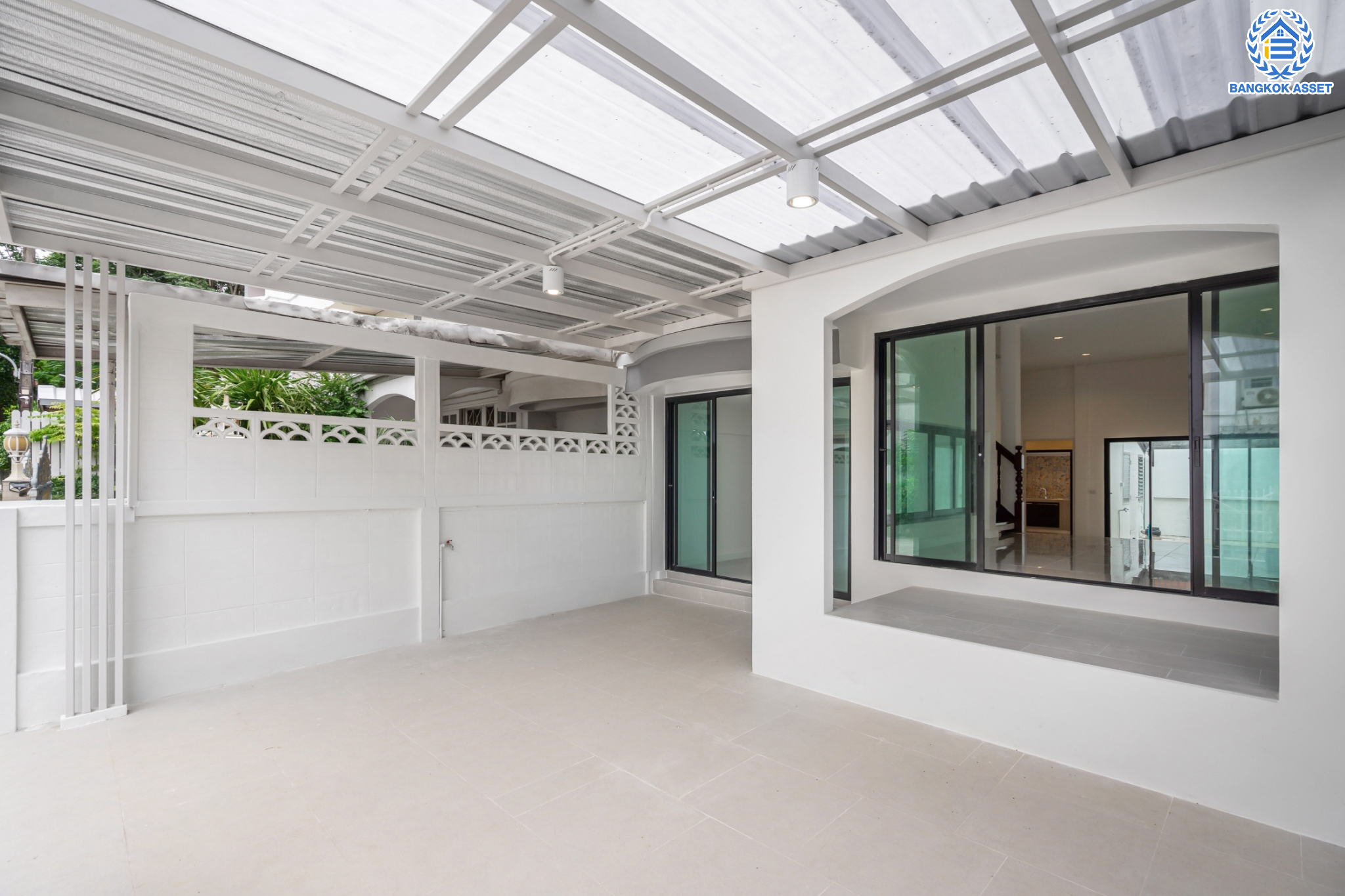 บ้านมือสองตกแต่งใหม่ ทาวน์เฮ้าส์ 3 ชั้น ม.พาราไดซ์วิลล์ ลาดพร้าว หลังใหญ่ เนื้อที่ 29.6 ตร.ว. ฟังก์ชัน 3 ห้องนอน 2 ห้องน้ำ 1 ห้องอเนกประสงค์ 1 ที่จอดรถ พร้อม Living Room กว้างขวาง ทำเลใจกลางเมือง เชื่อมต่อทั้ง ถ.ประเสริฐมนูญกิจ, ถ.ลาดพร้าว, ถ.รามอินทรา ใกล้ทางด่วนรามอินทรา และรถไฟฟ้าสายสีน้ำตาล (สายอนาคต) "สถานีโรงเรียนสตรีวิทยา2"...